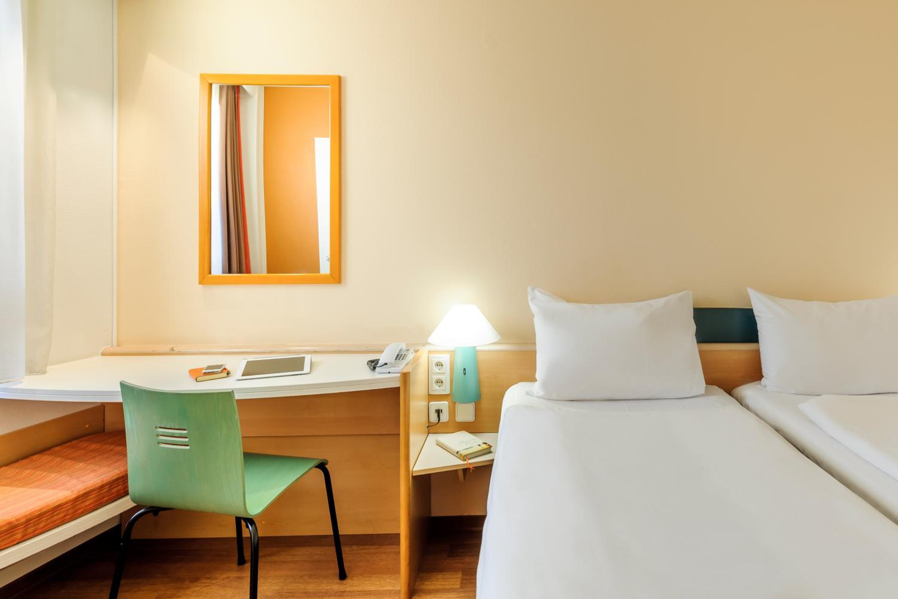 Twin Room - Photo 3