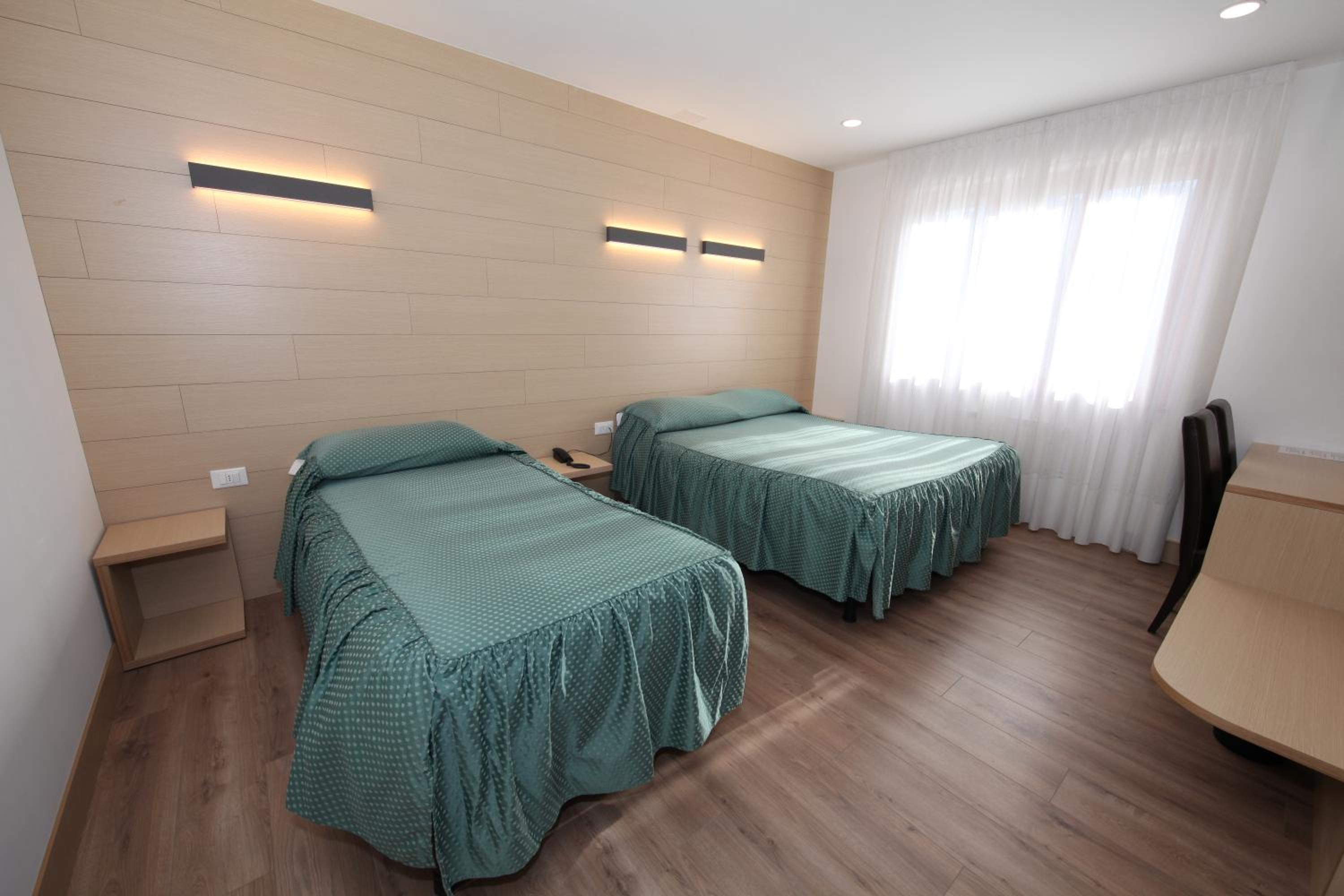 Triple Room - Photo 6