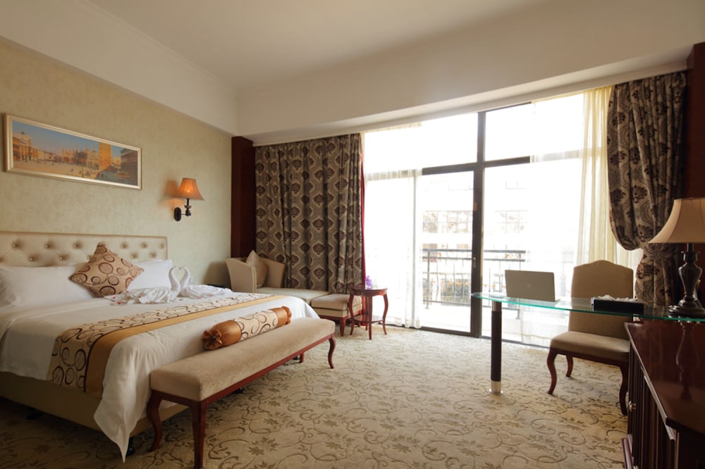 Deluxe Business King Room