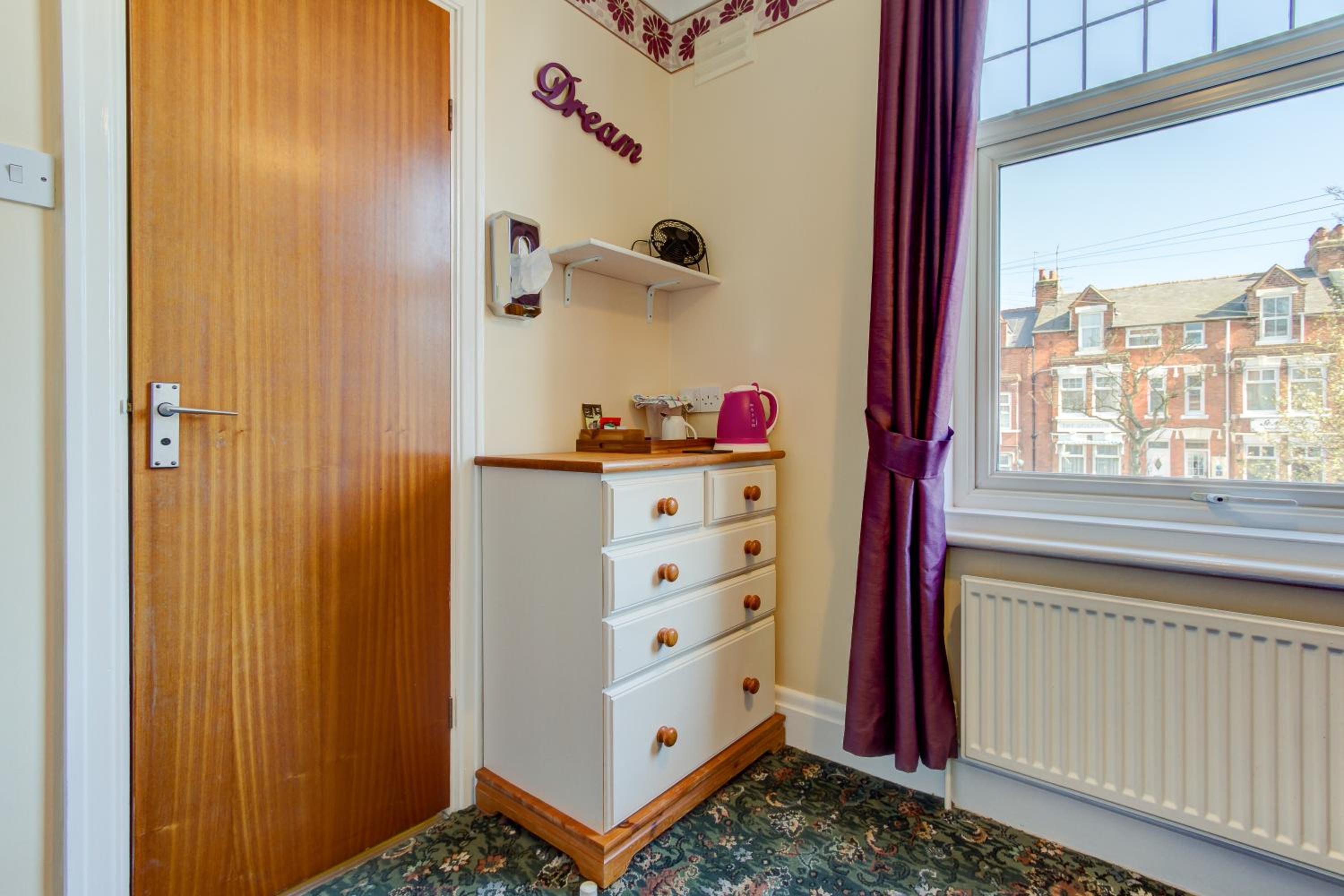 Single Room photo 3