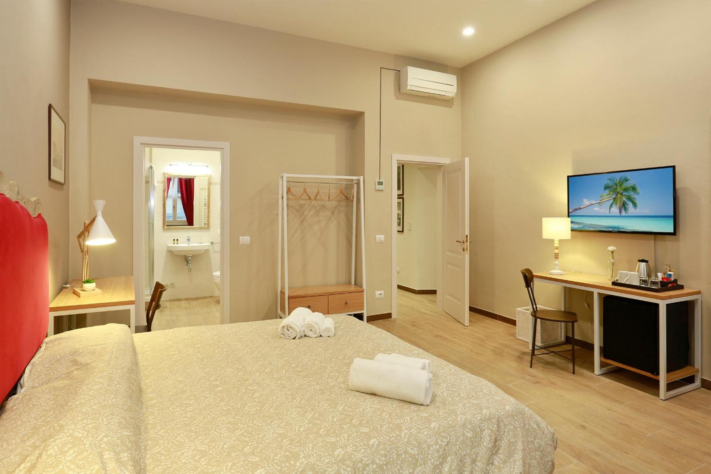 Triple Room with Private Bathroom photo 3