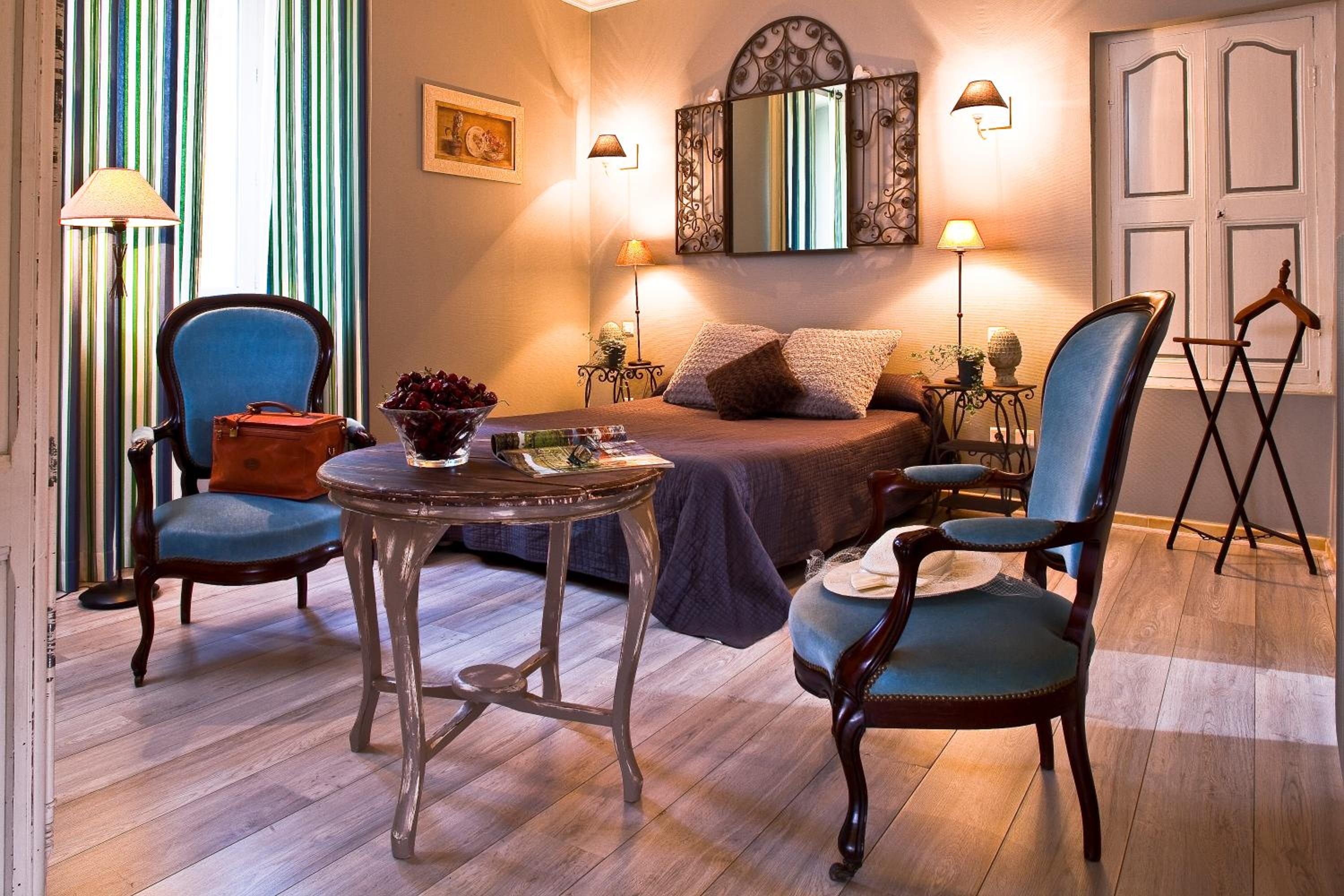 Standard Double Room - Photo 10