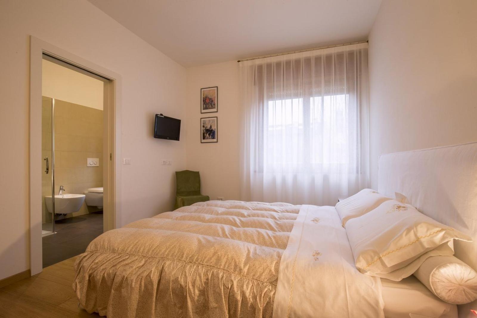 Double Room - Photo 3