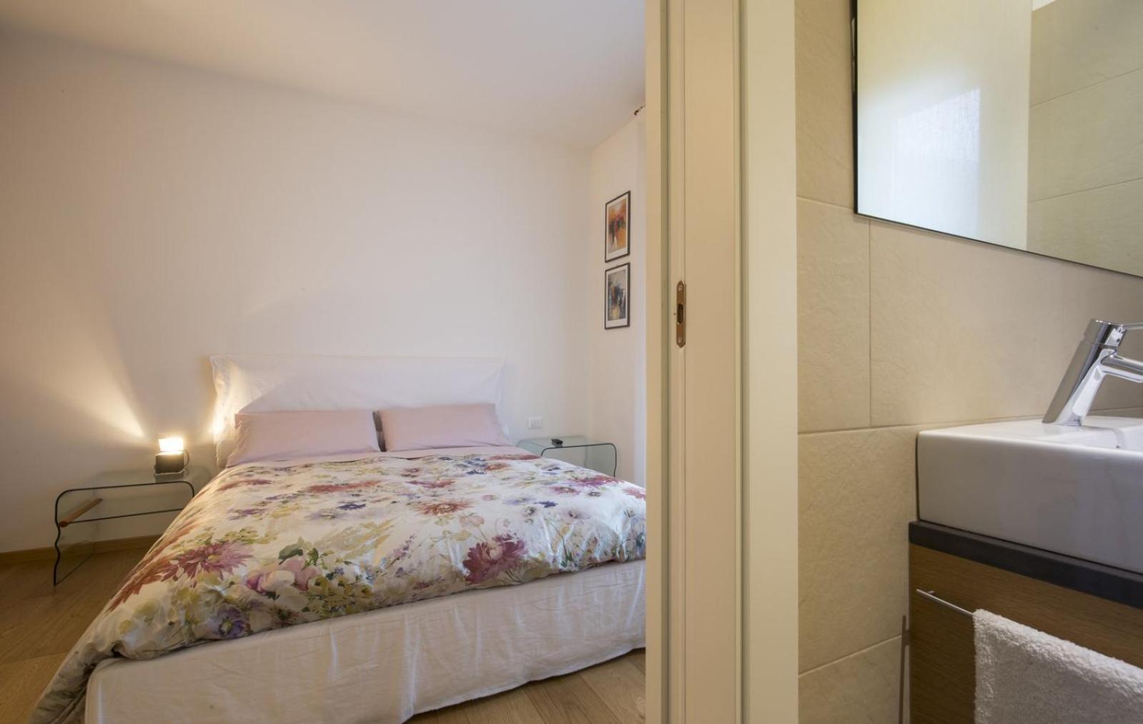 Double Room - Photo 5
