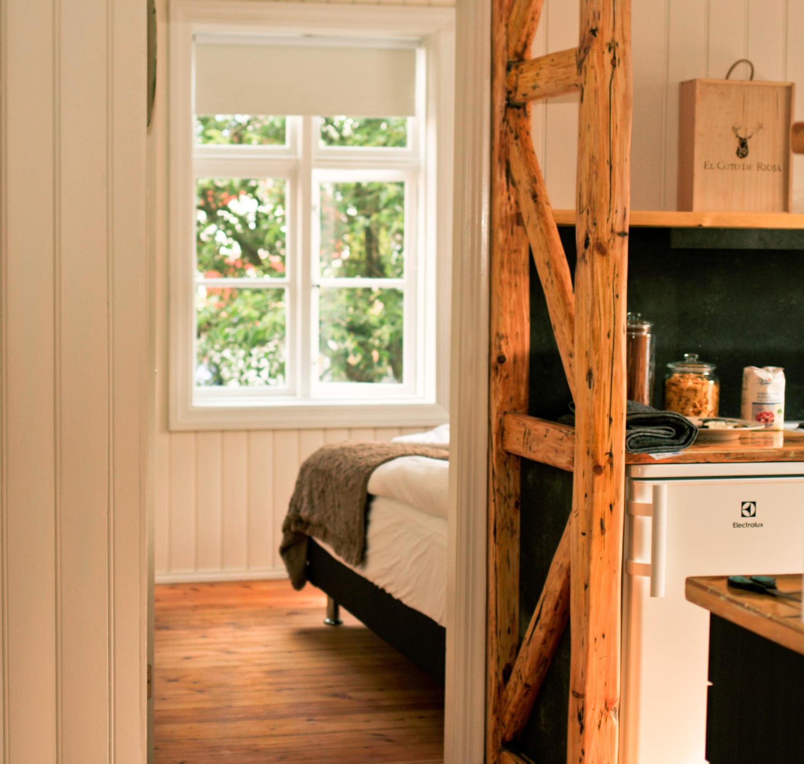 Superior One-Bedroom Apartment