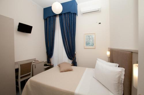 Small Double Room photo 2