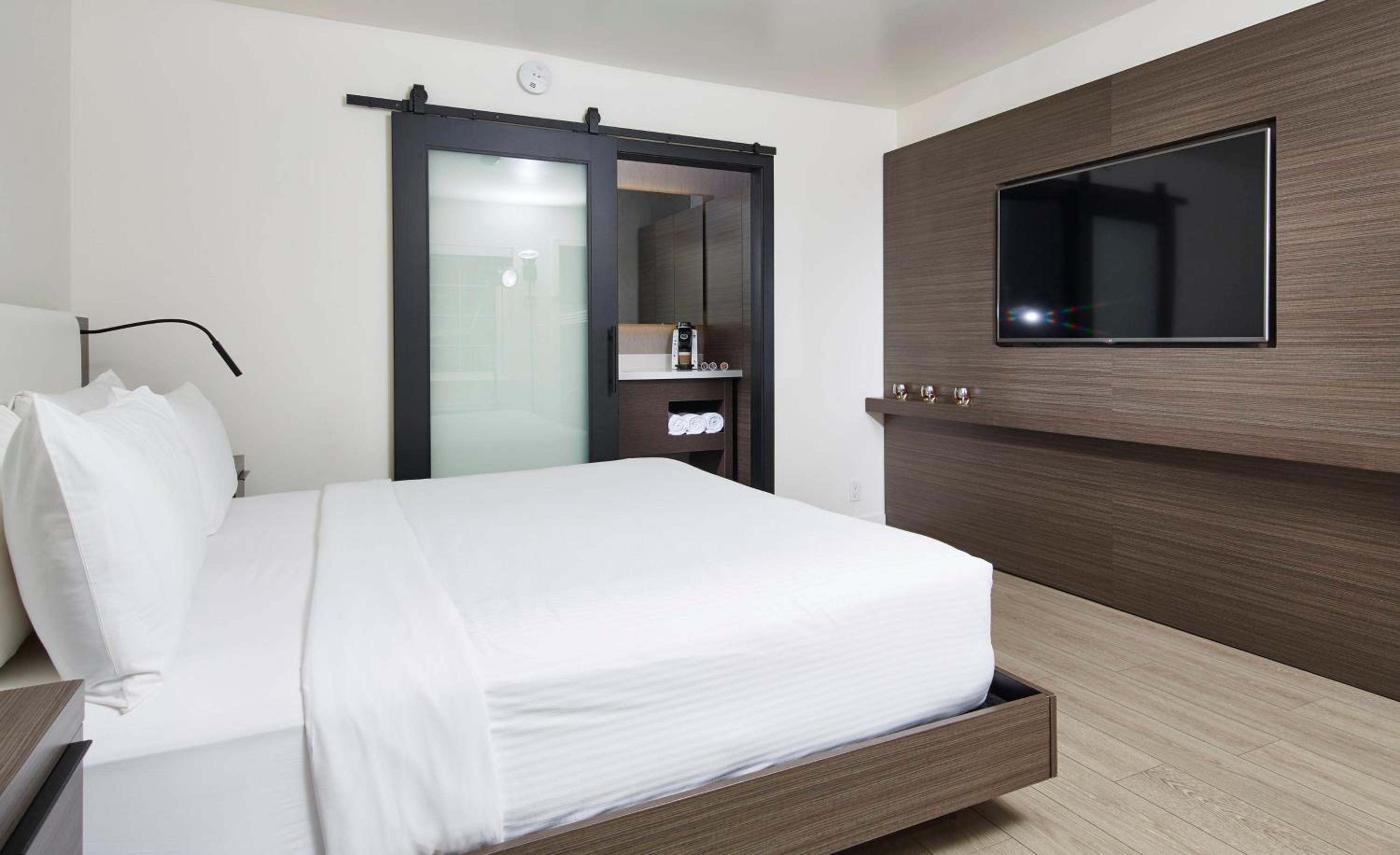 Standard Queen Room - Photo 1