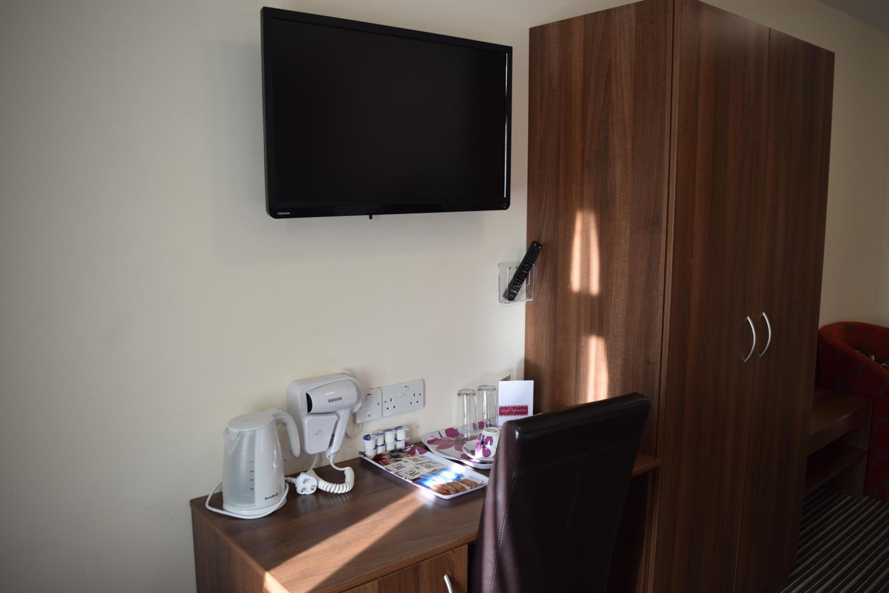 Twin Room with Shower photo 2