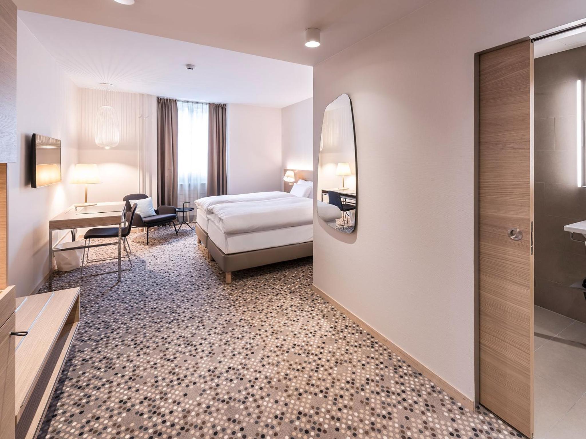 Available room thumbnail 5