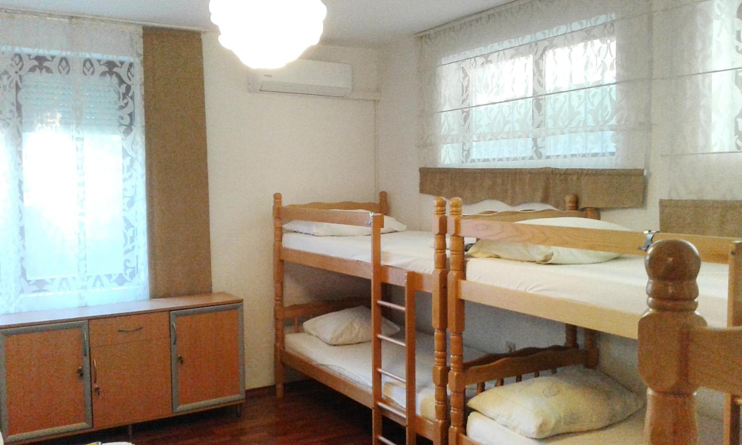 Single Bed in 8-Bed Dormitory Room photo 1