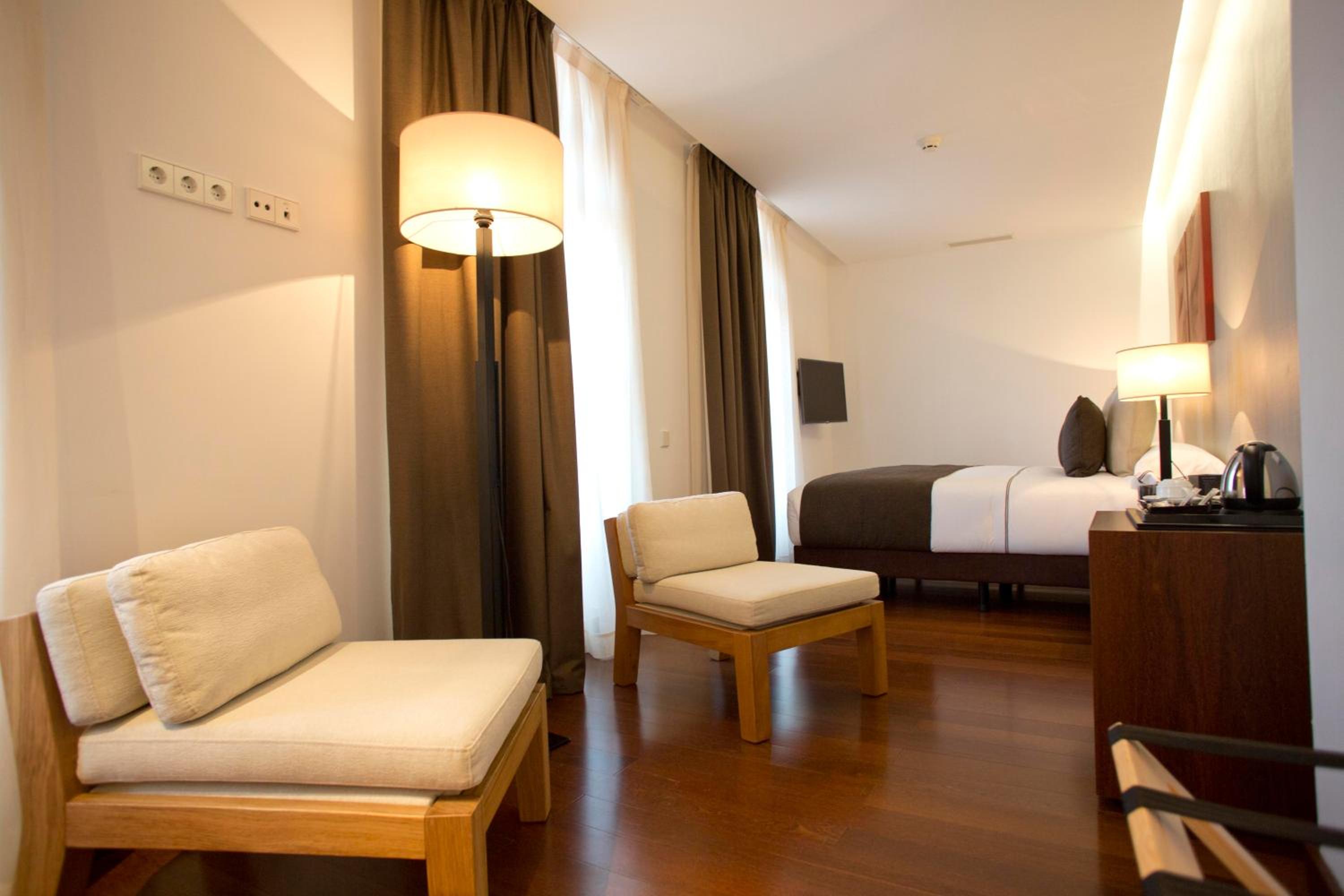 Deluxe Suite with River View and Terrace - Photo 5