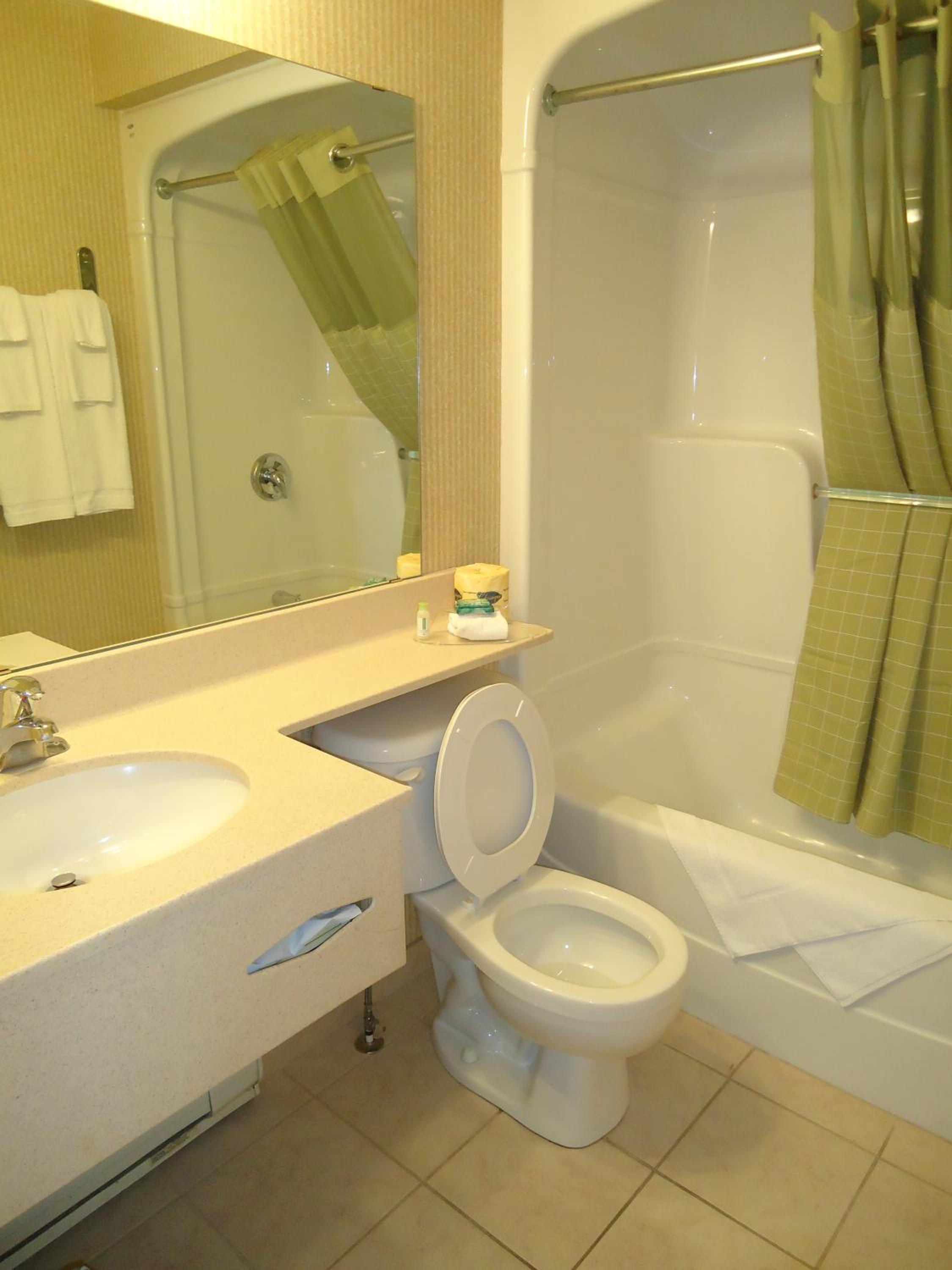 Two-Bedroom Suite with Two Queen Beds - Non-Smoking photo 2
