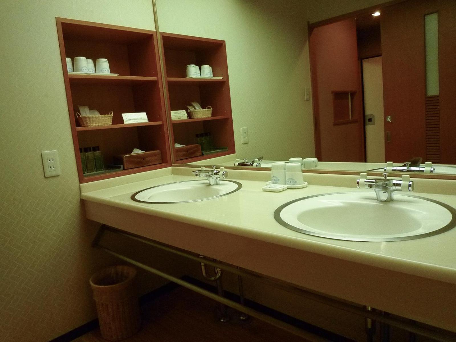 Japanese-Style Family Room - Smoking photo 3