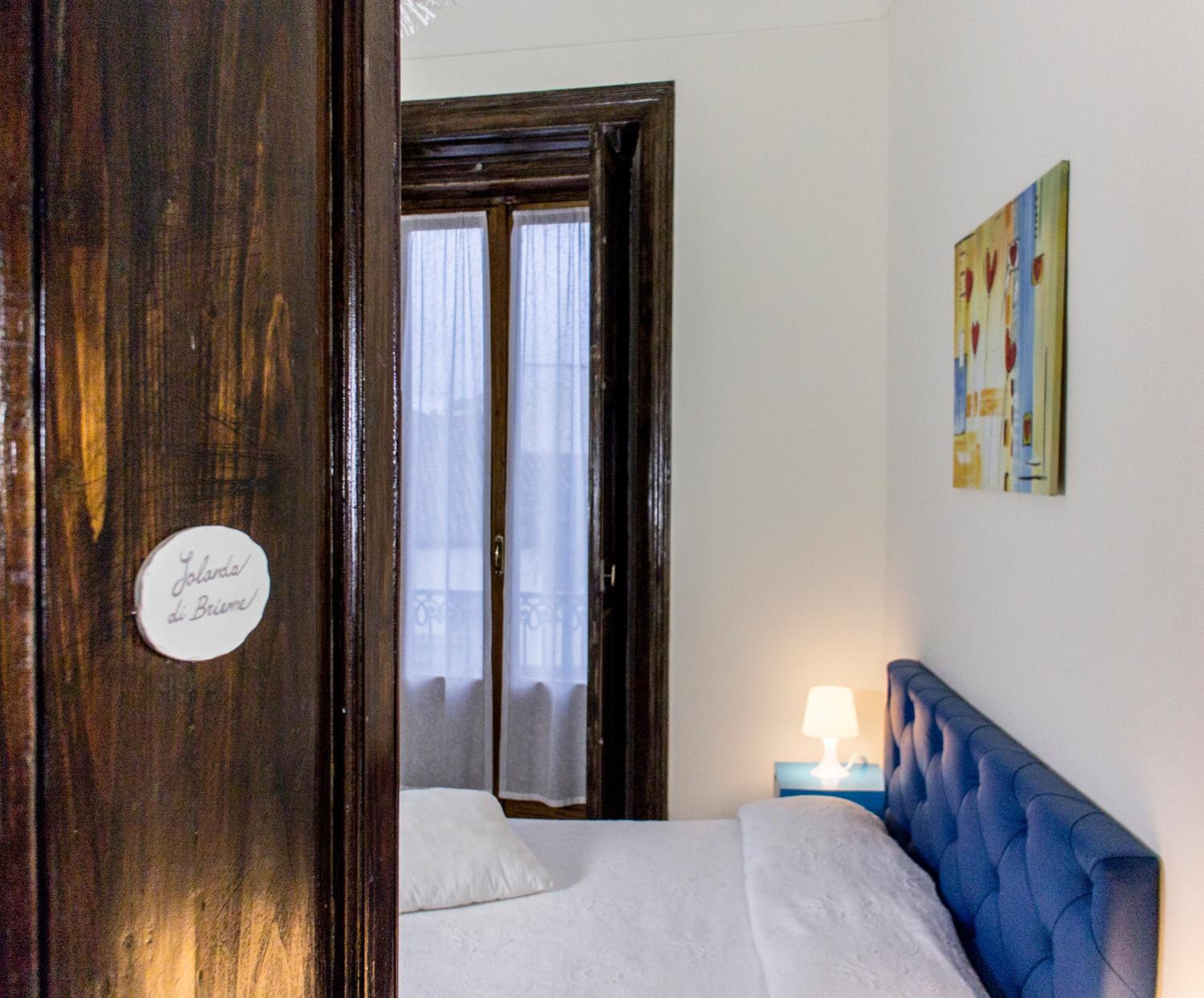 Deluxe Double Room with Balcony photo 2