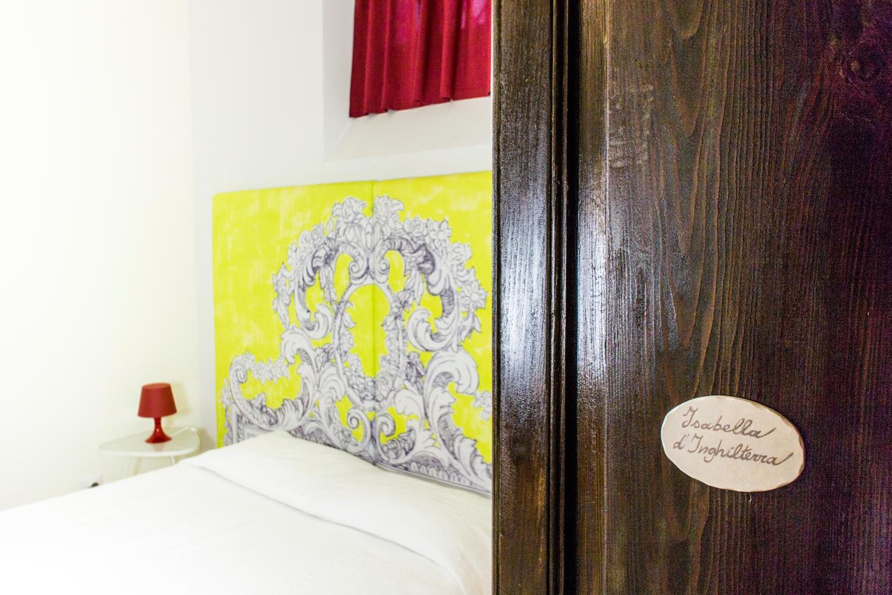 Quadruple Room with Balcony - Photo 3
