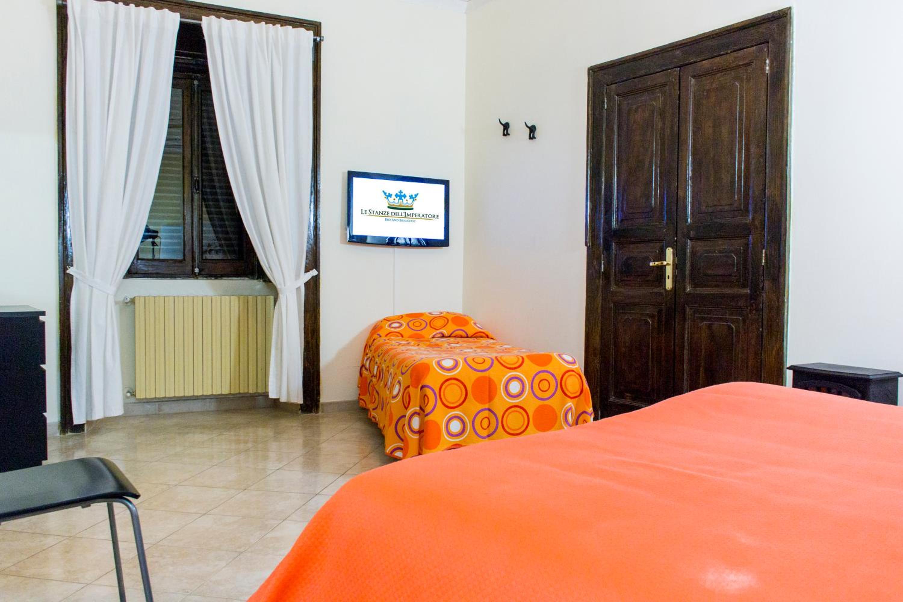 Quadruple Room with Private External Bathroom - Photo 3