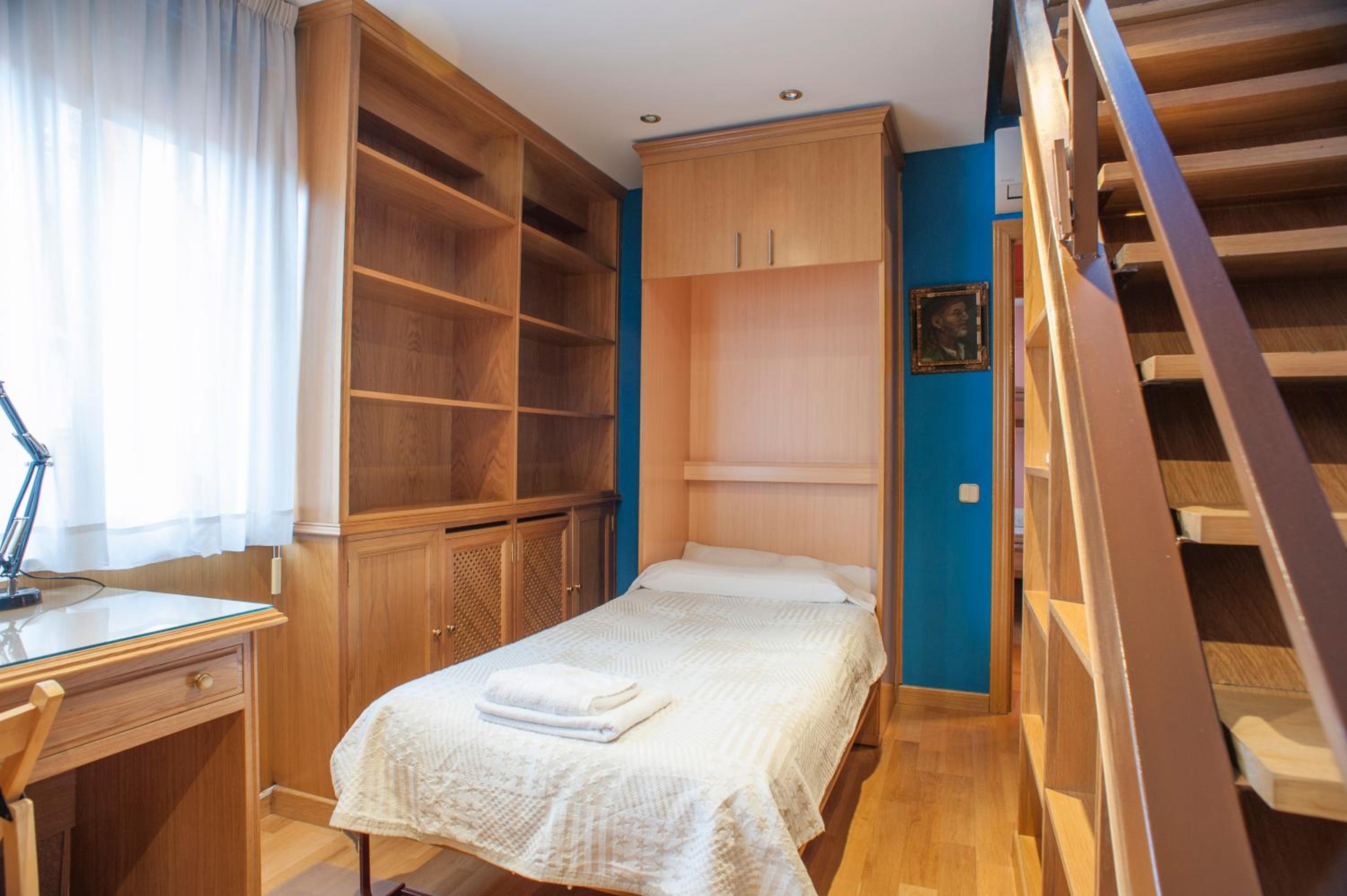 Apartment with Terrace - Photo 31