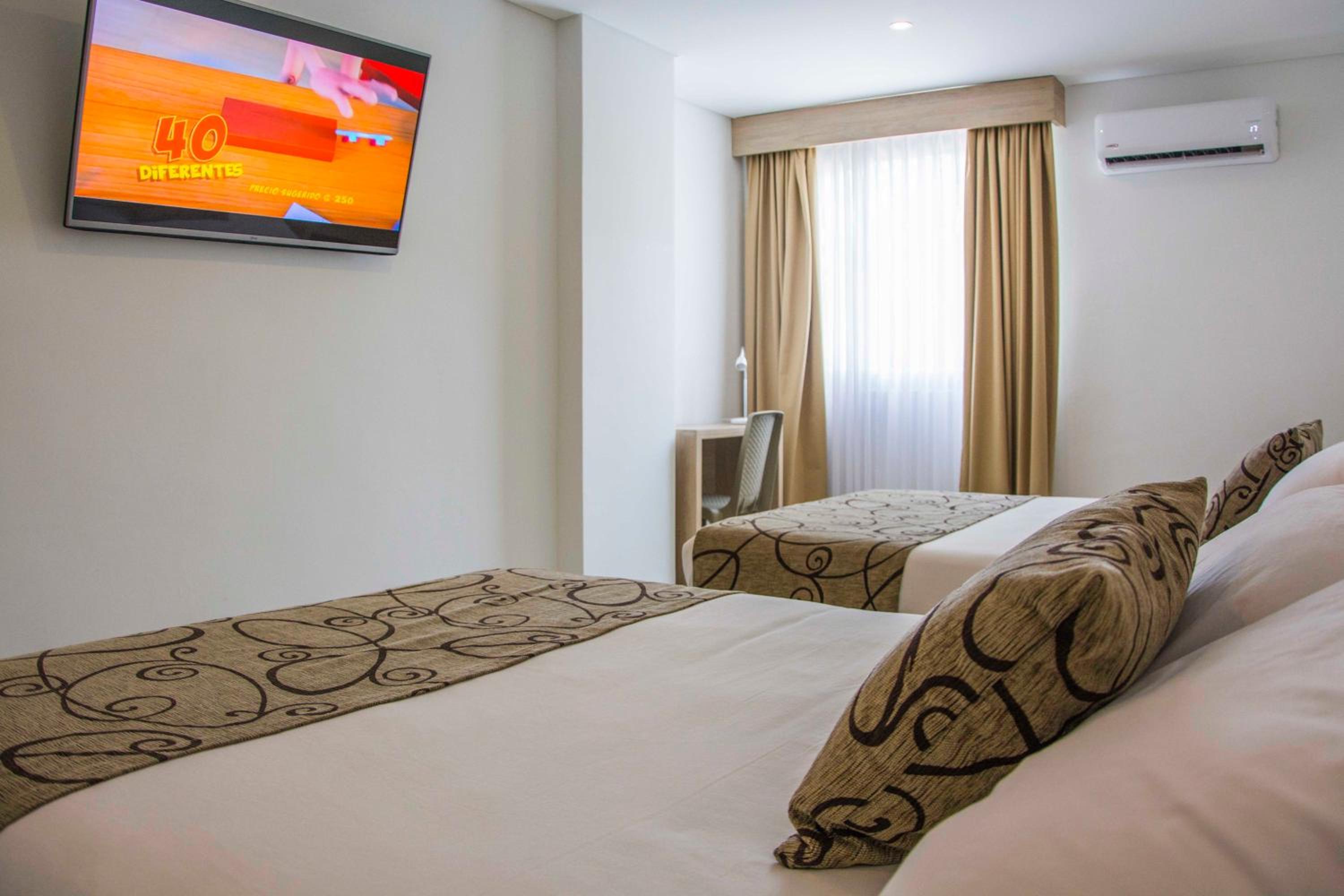 King Room with Two King Beds, photo 7