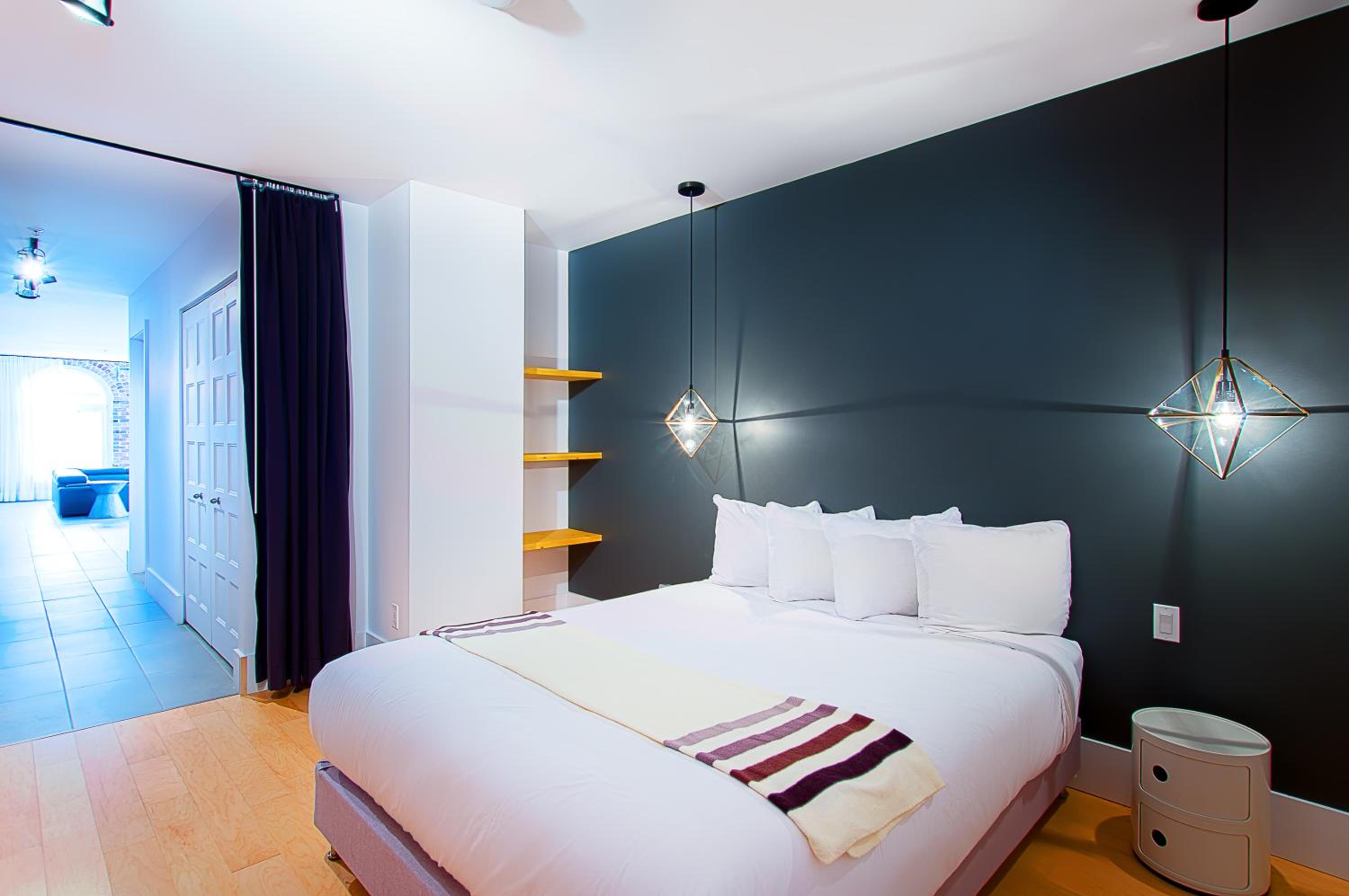 Two-Bedroom Loft 302 - City View thumbnail 5