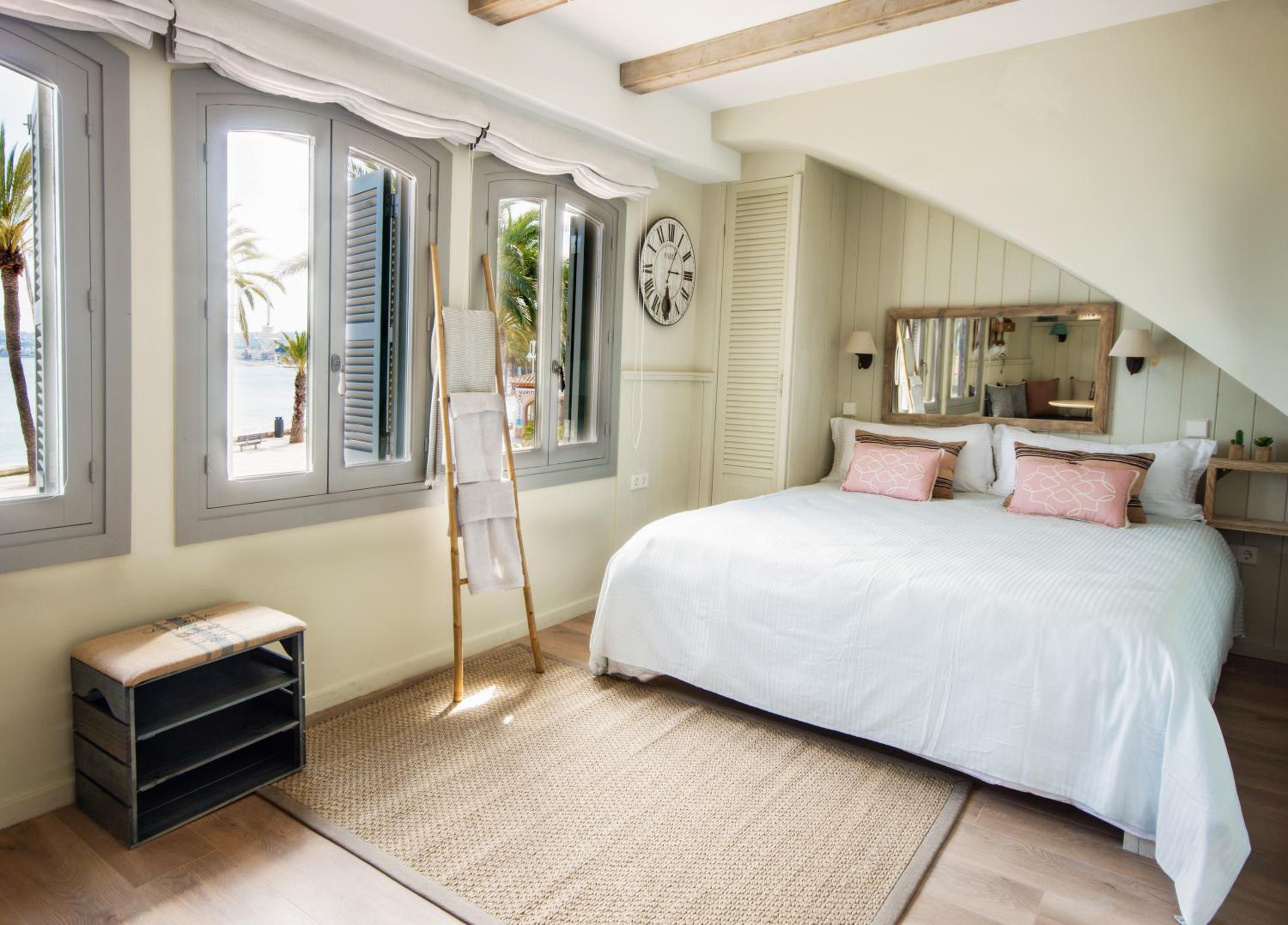 Deluxe Double Room with Sea View - Photo 1