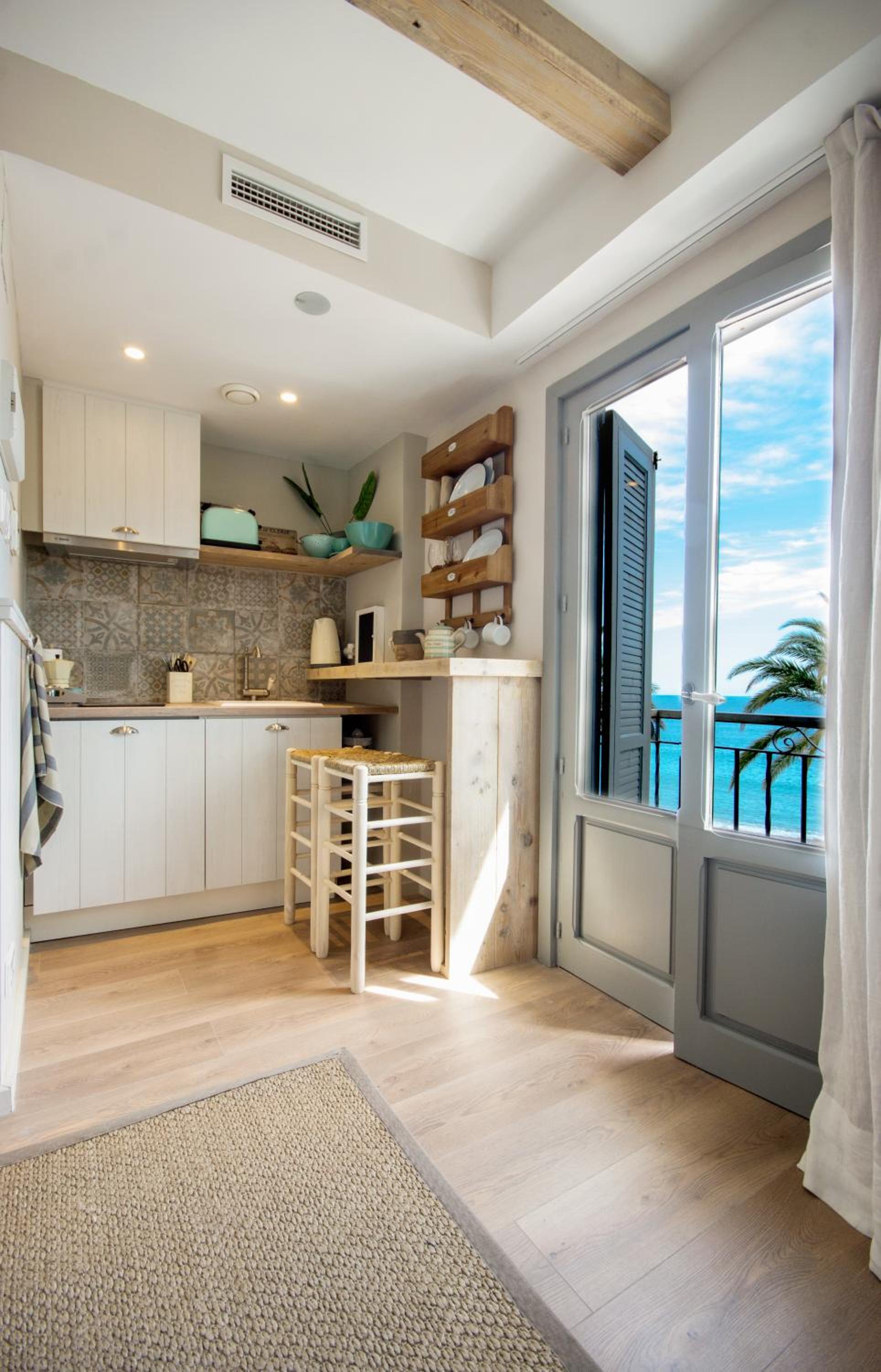 Deluxe Double Room with Balcony and Sea View - Photo 3