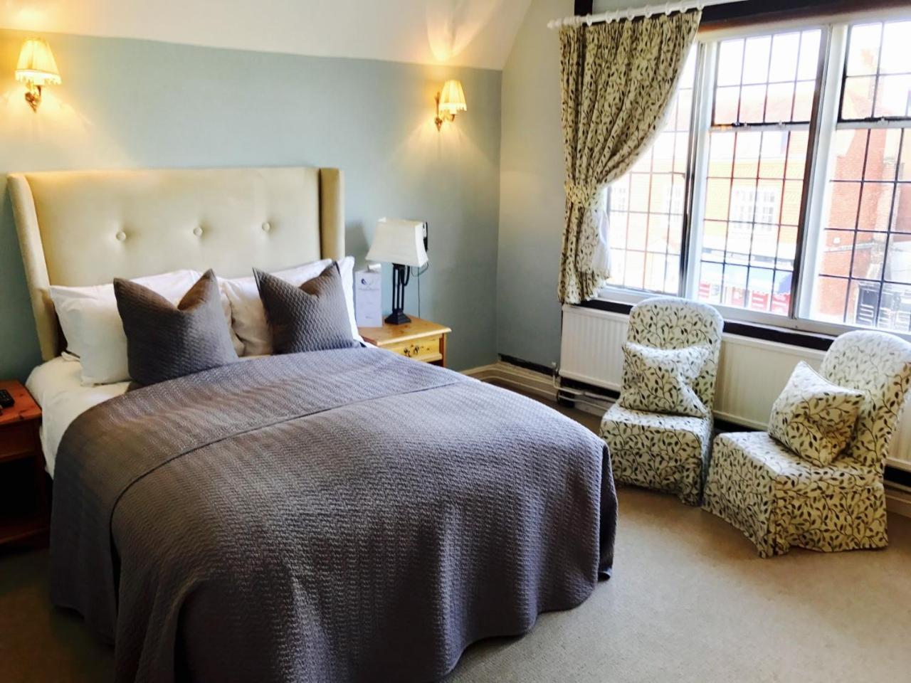 Double Room with Shared Shower Room photo 2