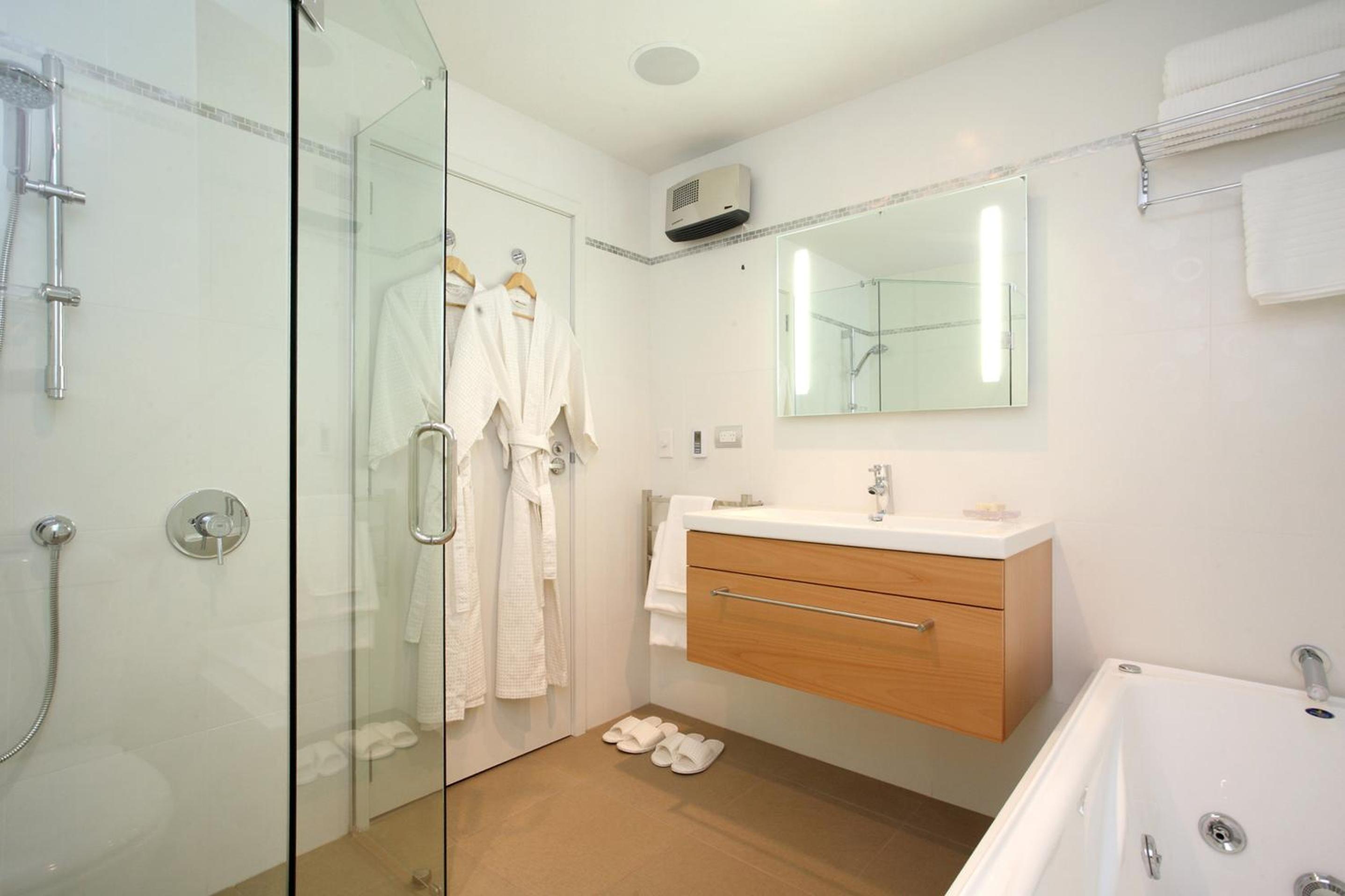 Luxury Apartment with Ocean View - Photo 10