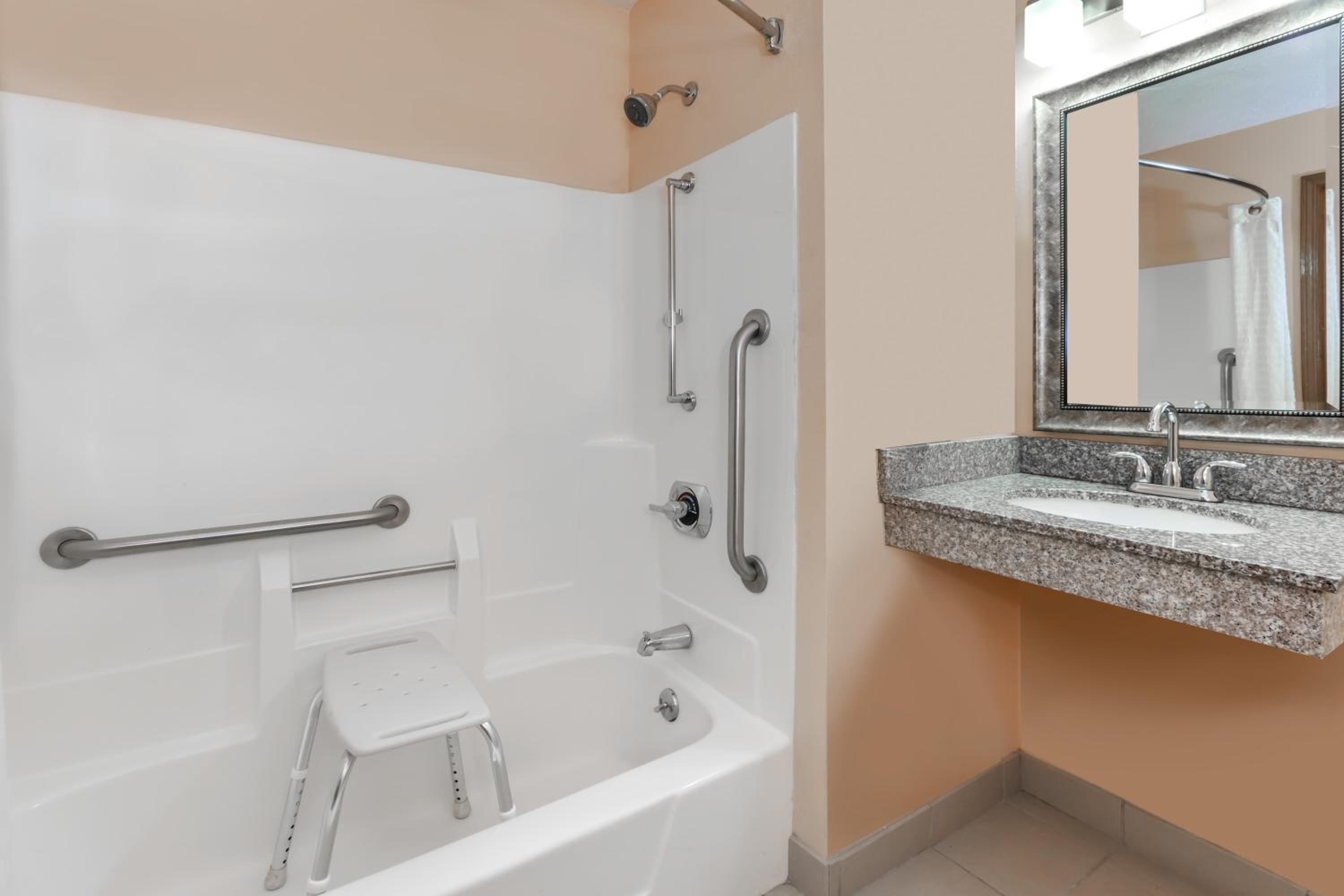 King Room - Mobility Access/Non-Smoking - Photo 2