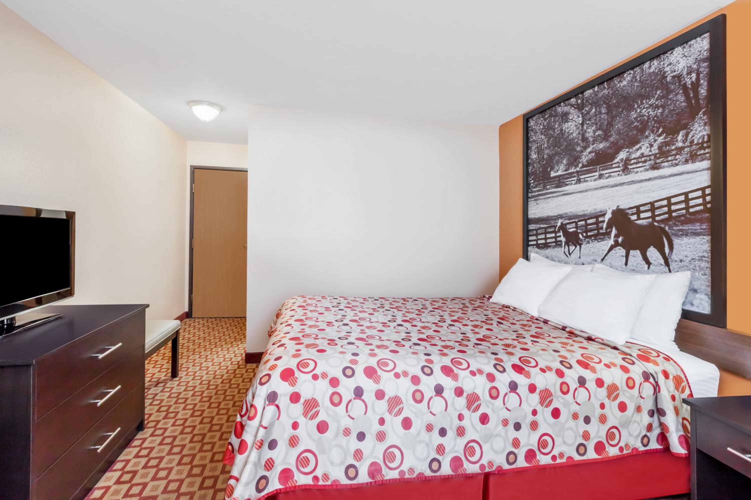 Queen Room - Non-Smoking - Photo 3