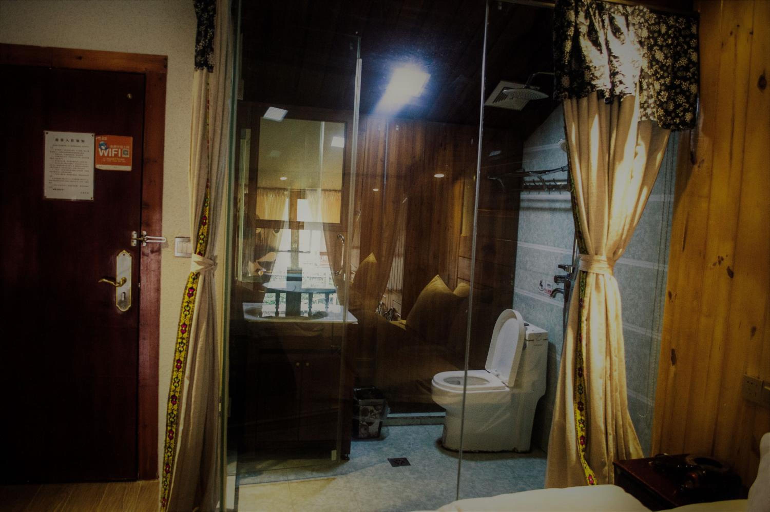 Queen Room with Balcony photo 2