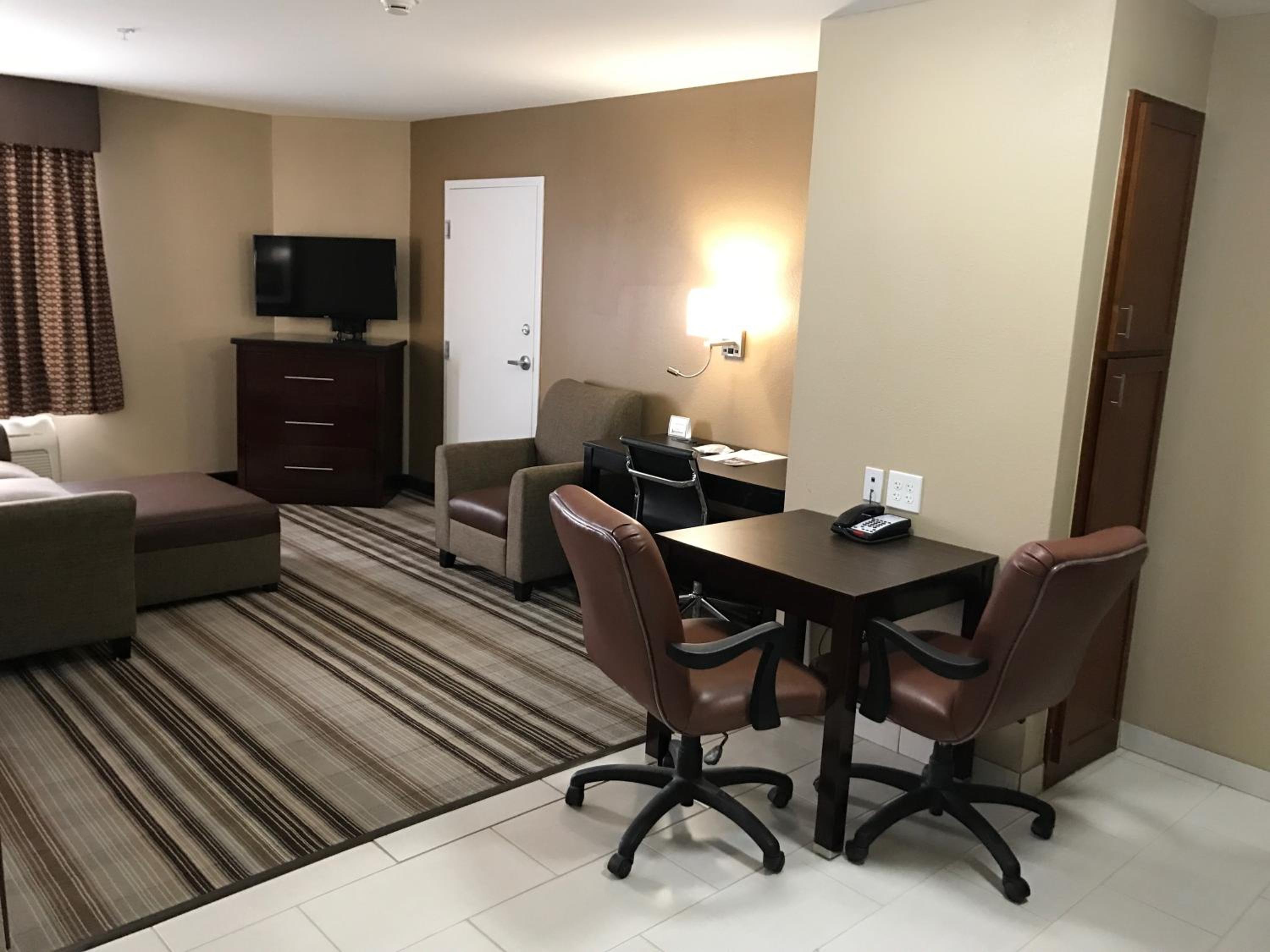 King Suite with Sofa Bed and Kitchen- Non-Smoking - Photo 5