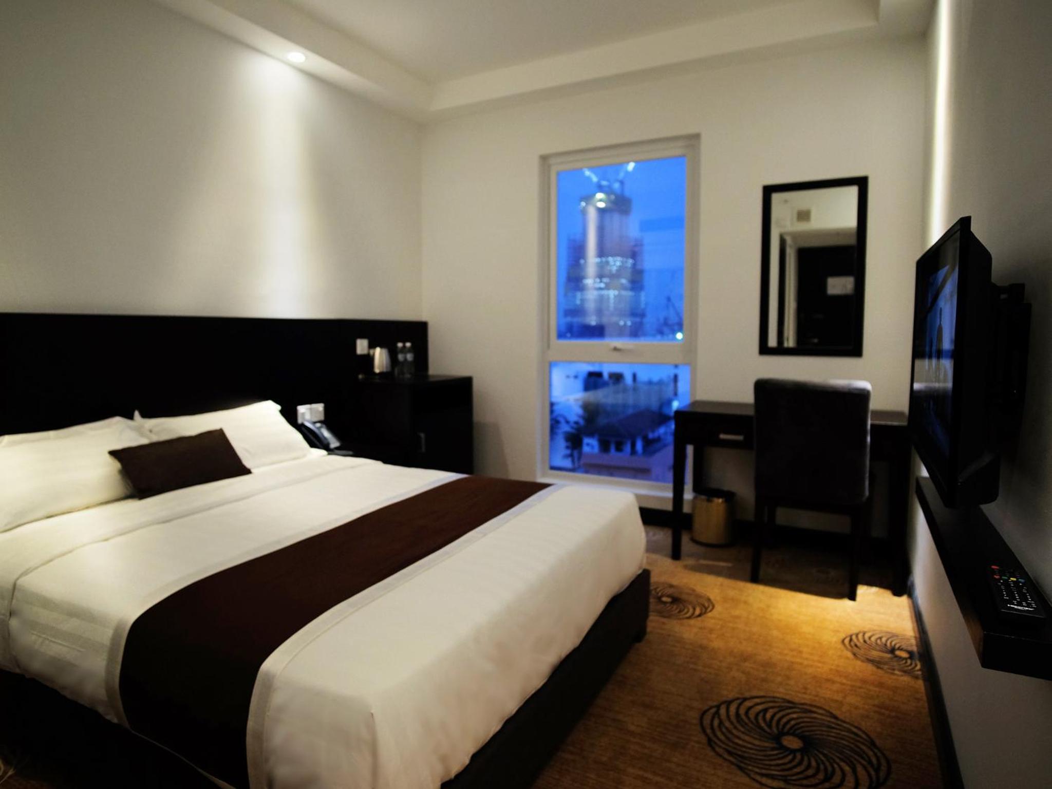 Superior Queen Room with City View photo 3