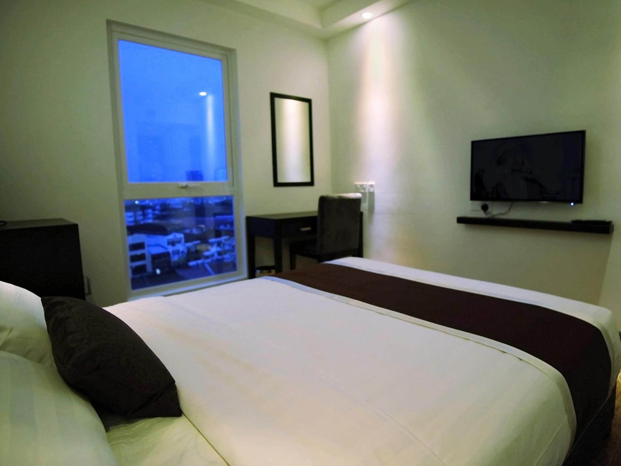 Superior Queen Room with City View photo 2