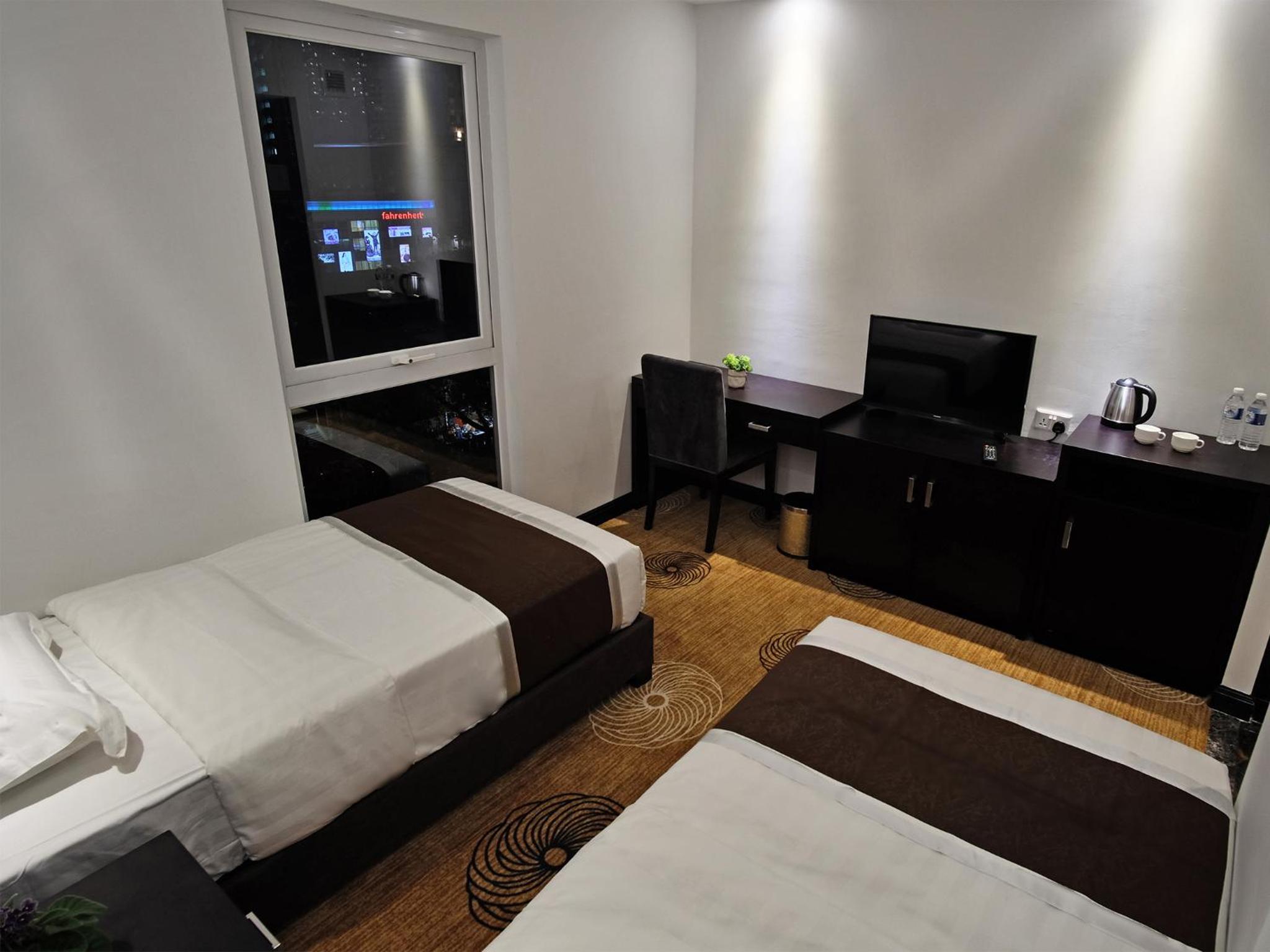 Superior Twin Room with City View photo 2