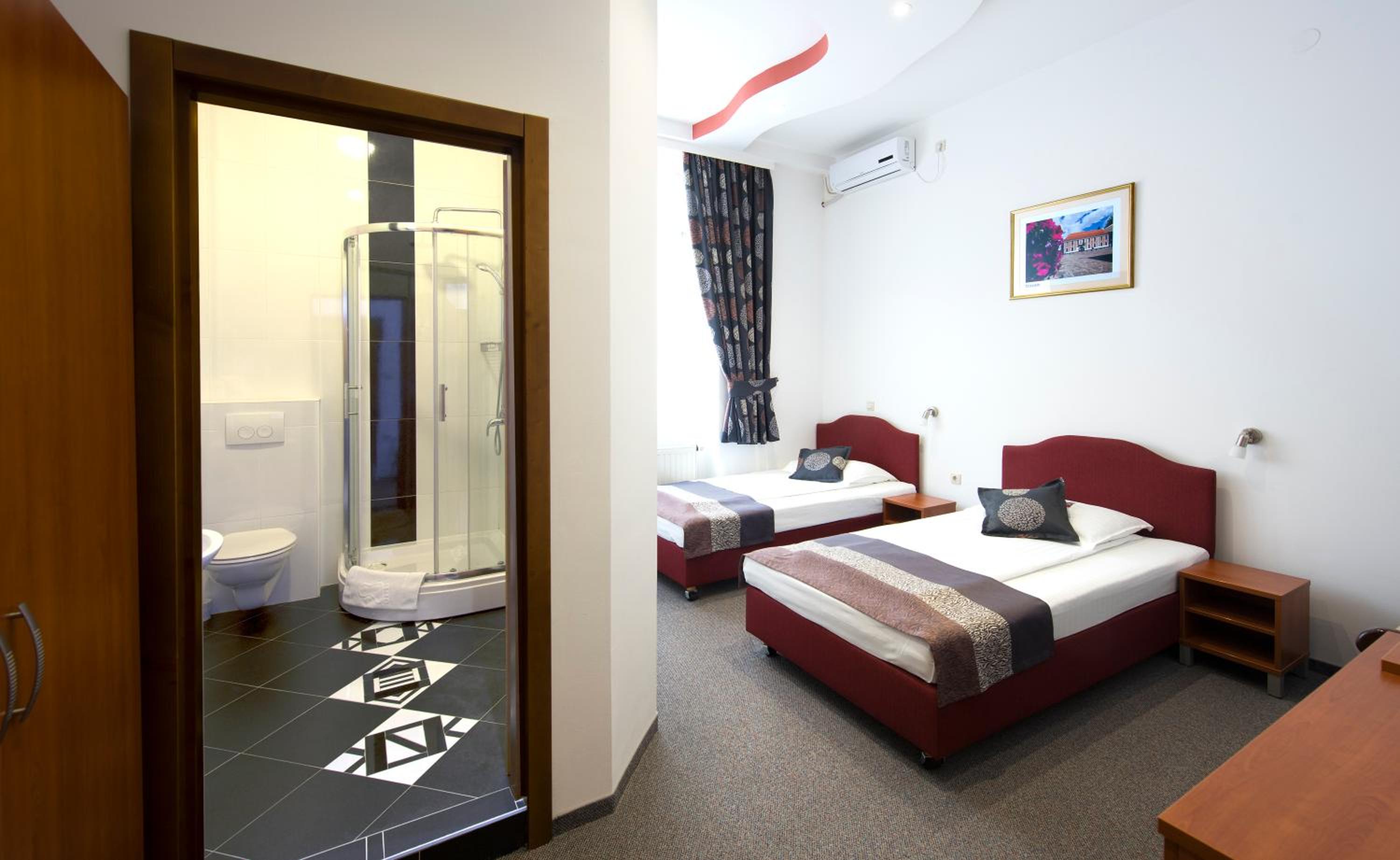 Standard Twin Room - Photo 1