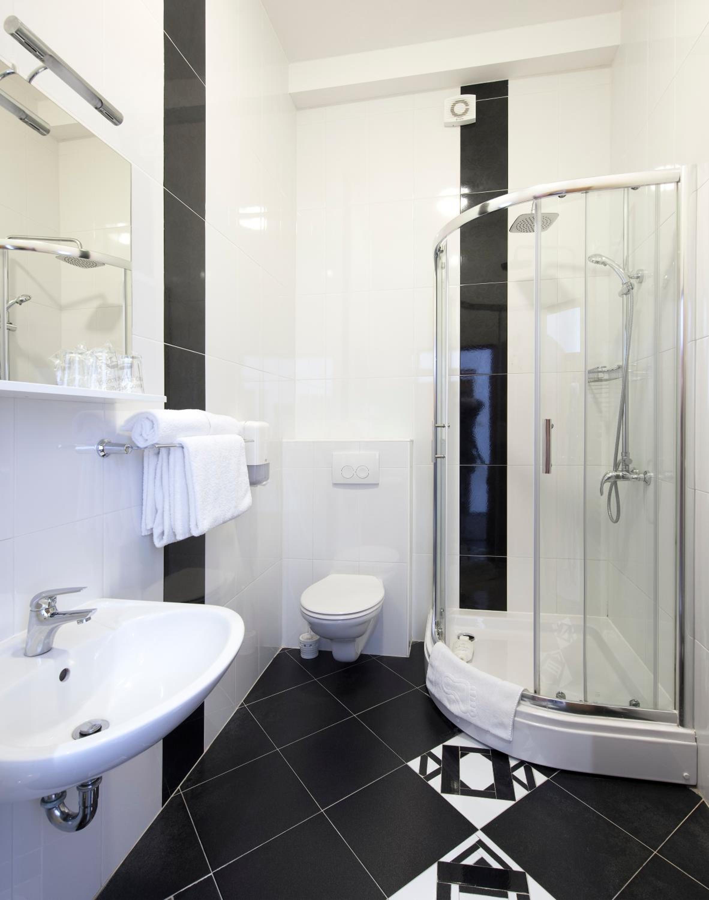 Standard Double Room - Photo 6