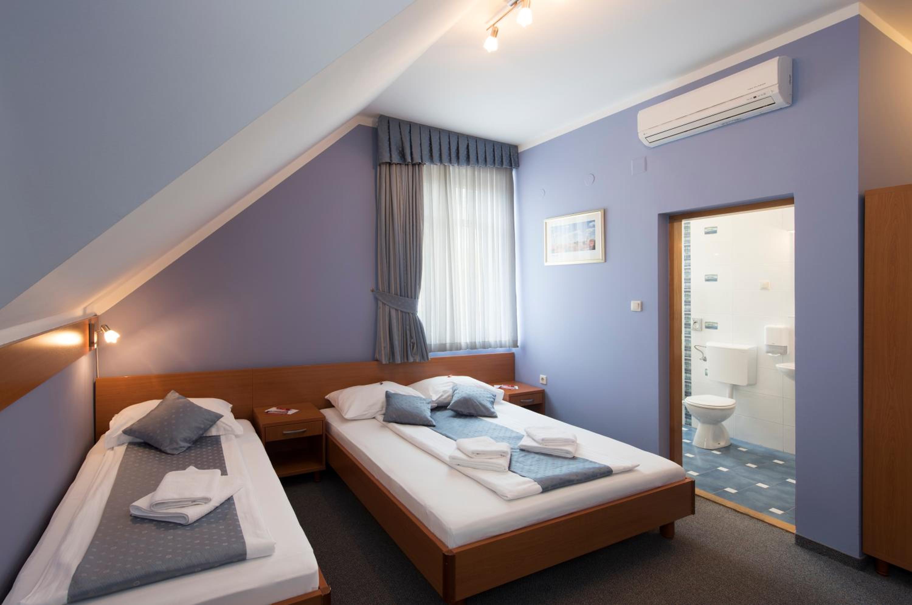 Triple Room - Photo 1