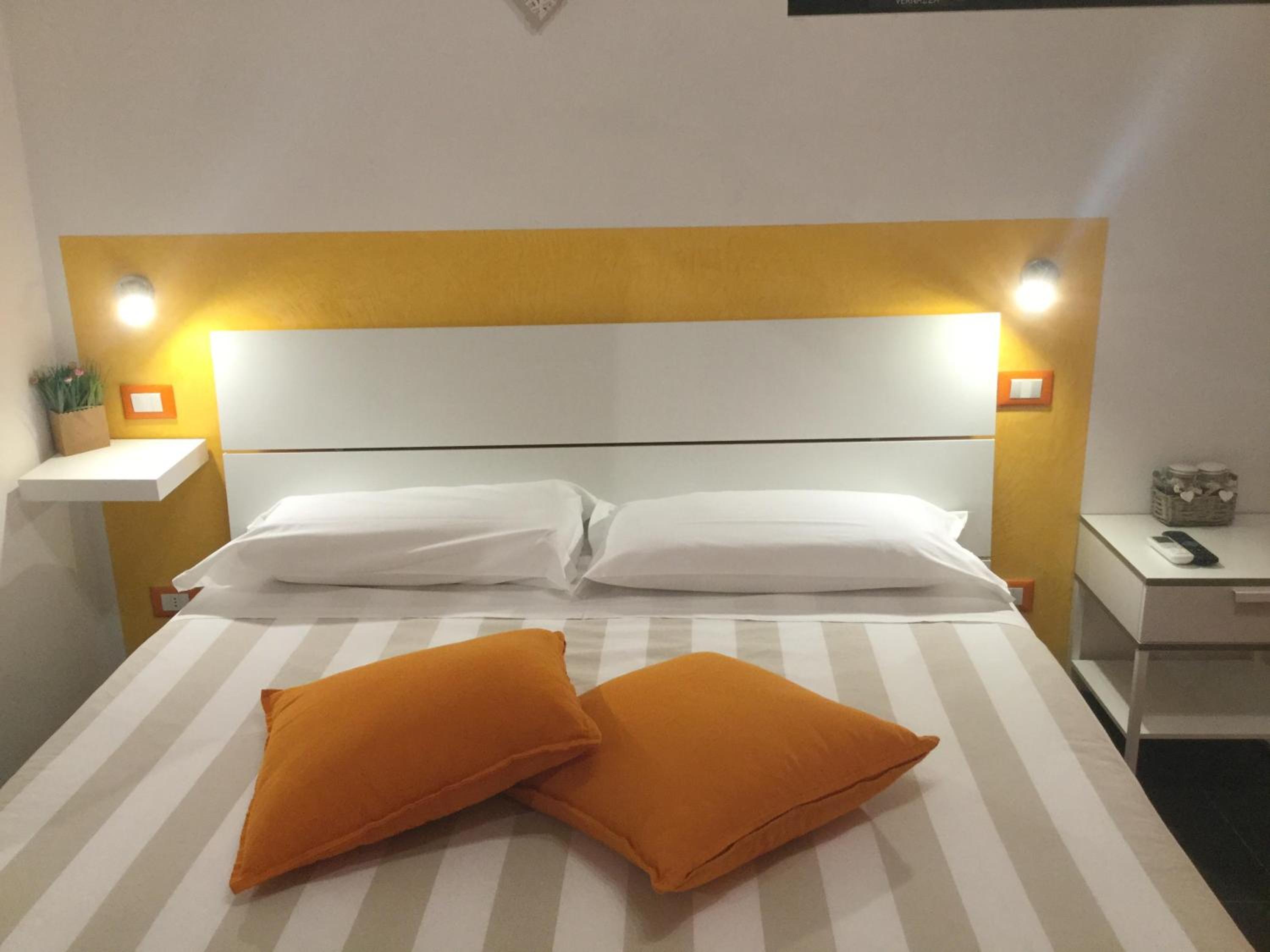 Double Room with Balcony - Photo 7