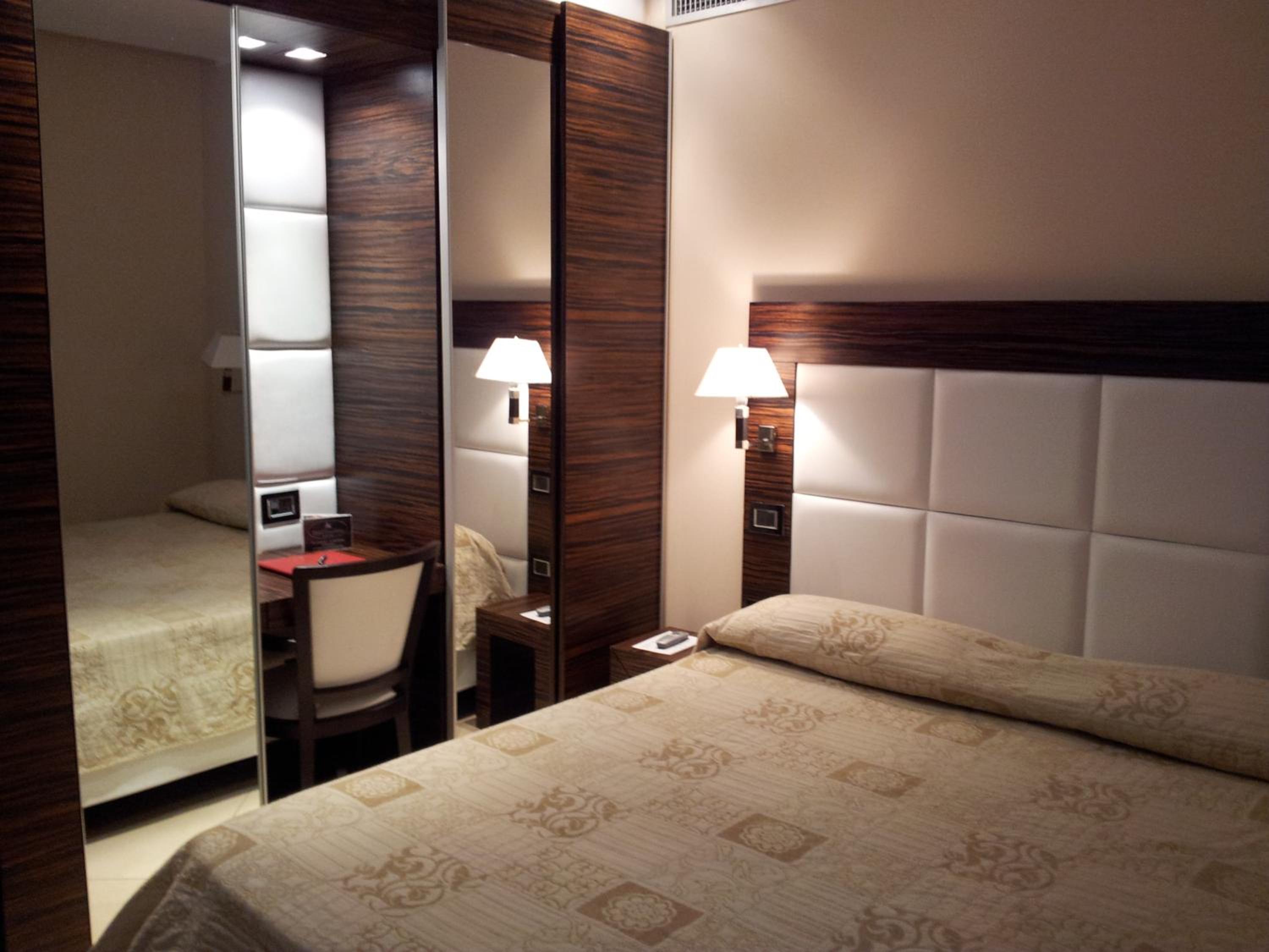 Double or Twin Room - Photo 6
