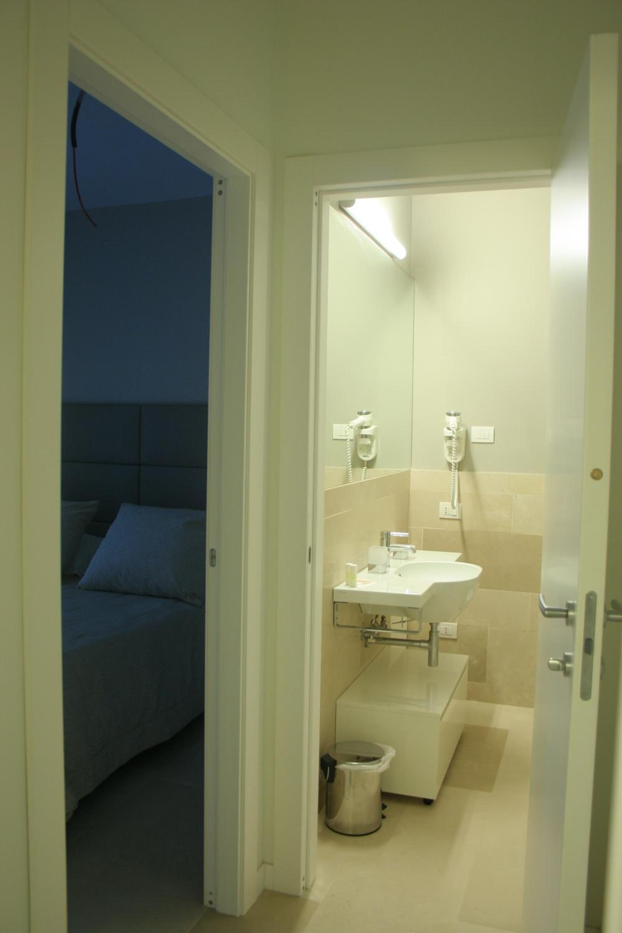 Junior Suite with Sea View - Photo 9