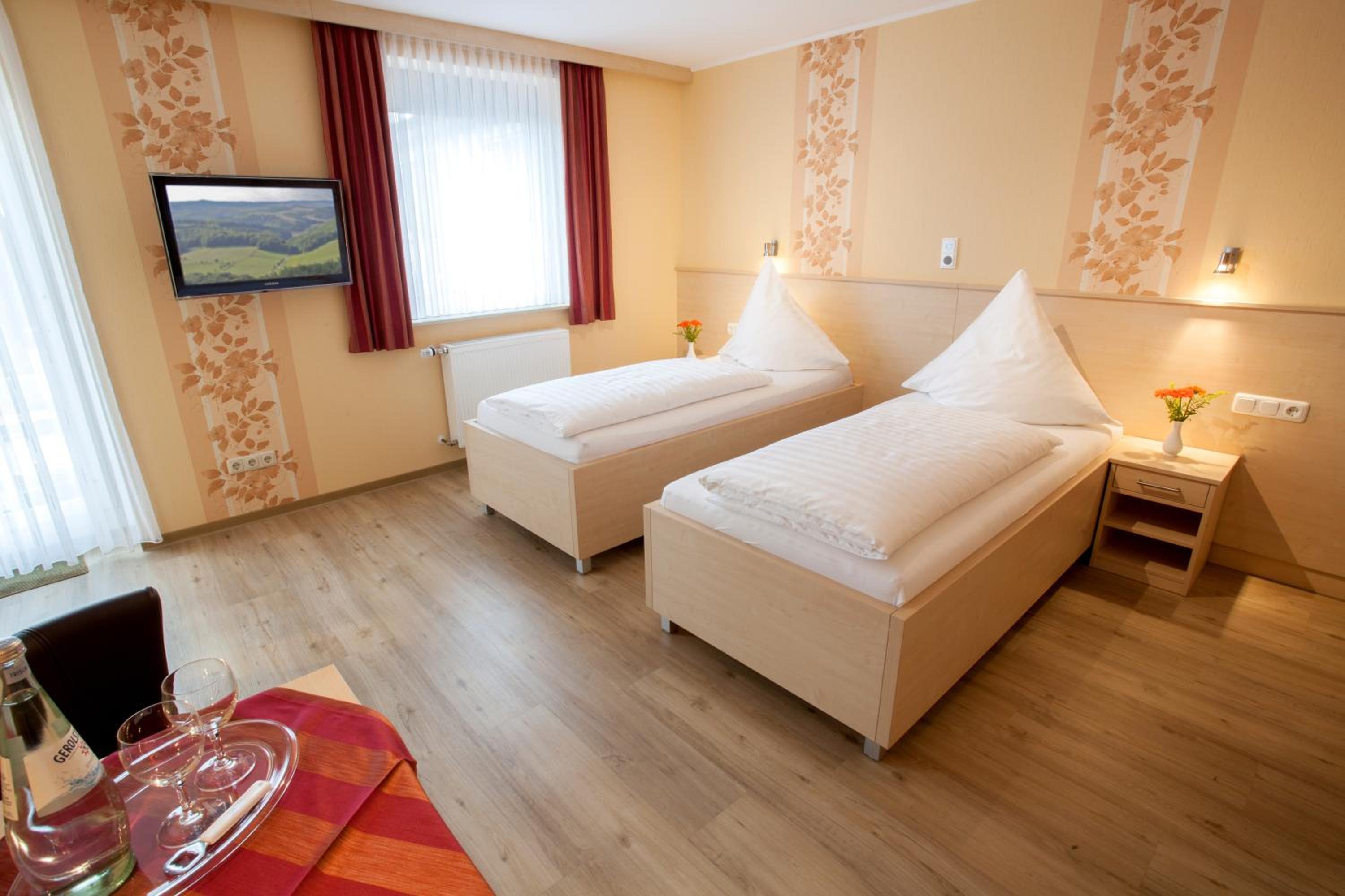 Standard Double Room - Photo 10