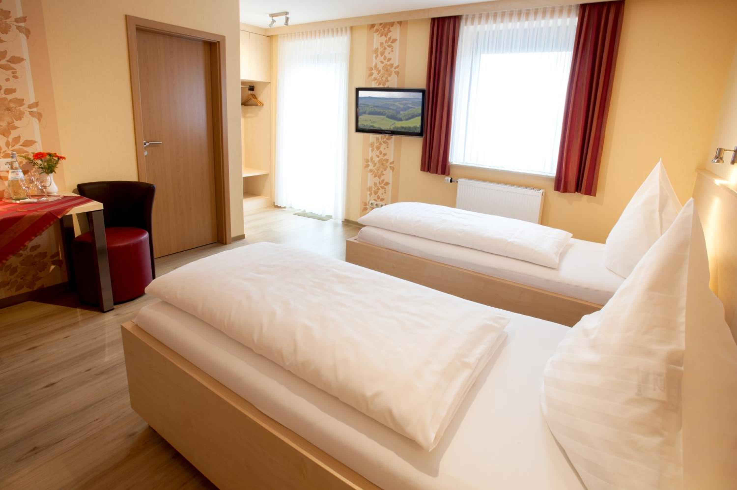 Standard Double Room - Photo 17