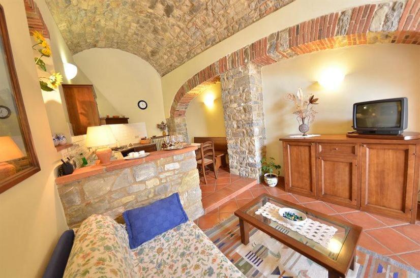 One-Bedroom House - Photo 18