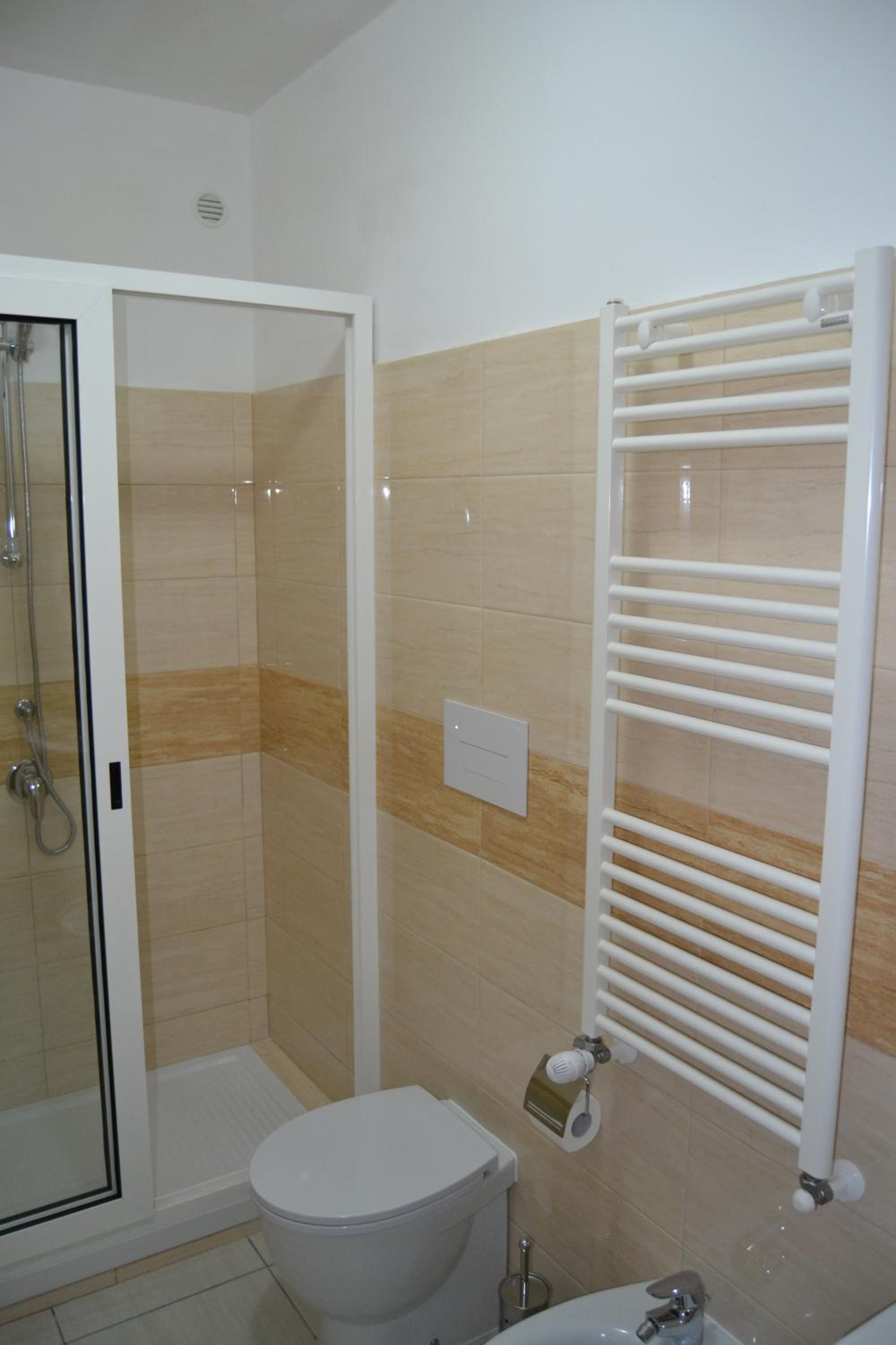 Standard Quadruple Room - Photo 7