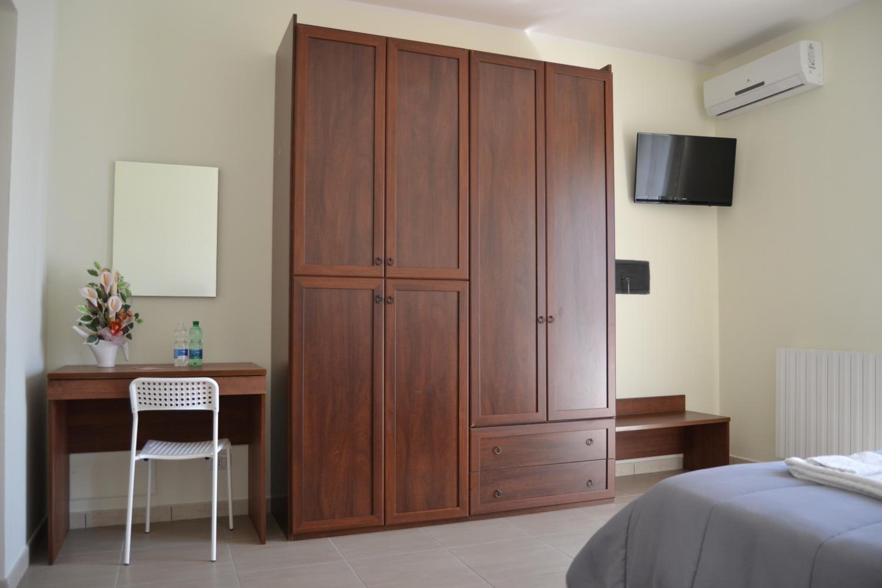 Standard Quadruple Room - Photo 10