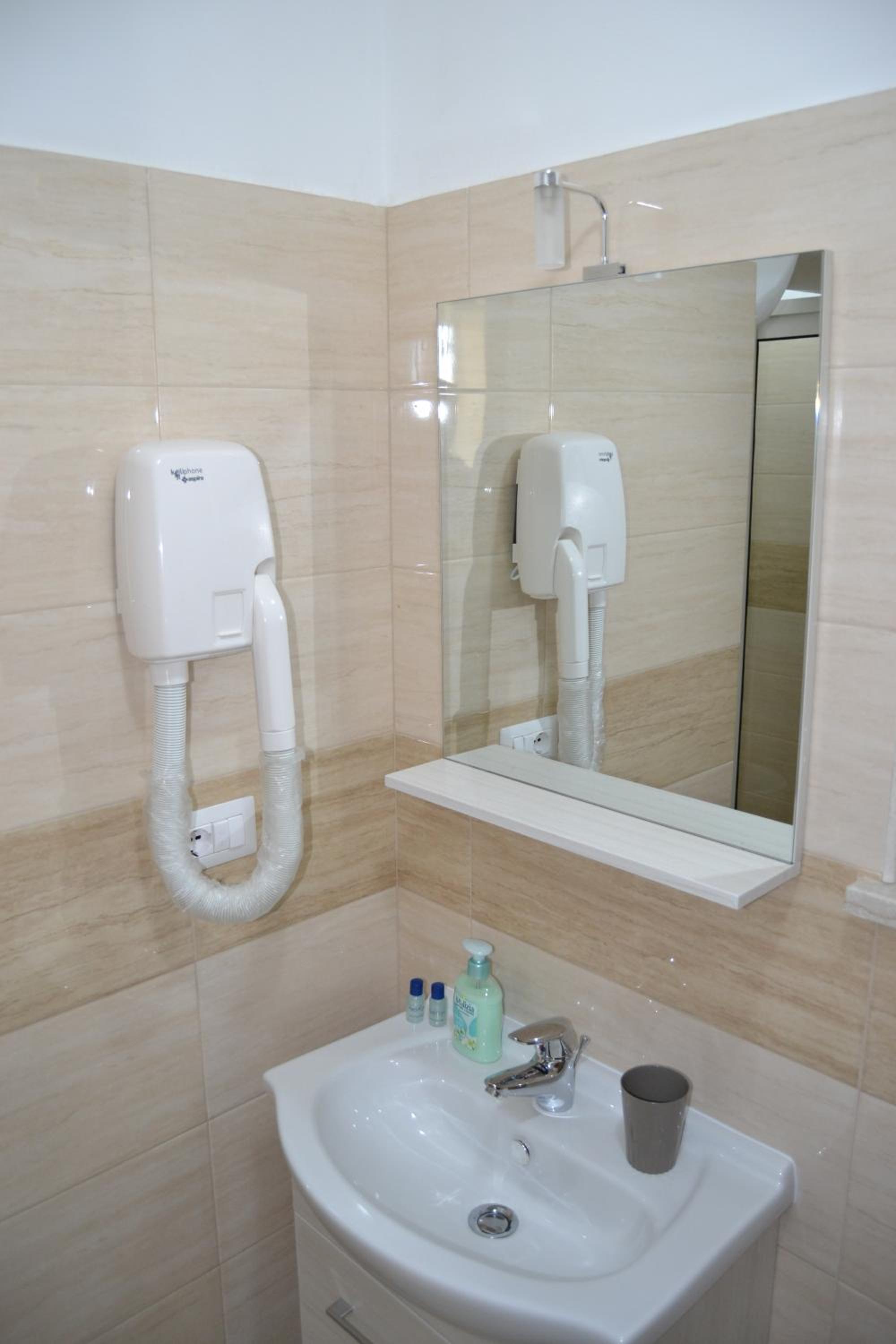 Standard Quadruple Room - Photo 2