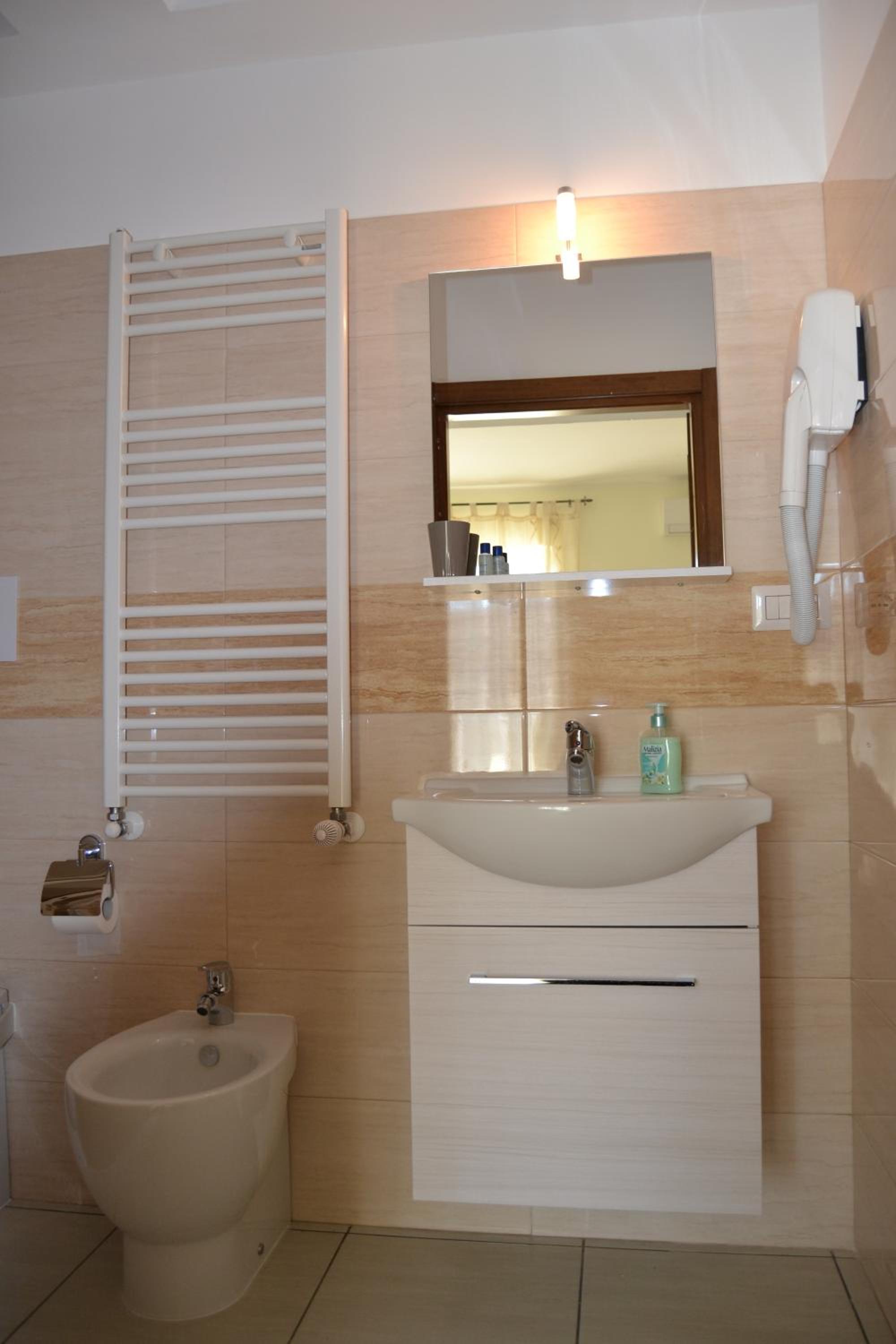 Standard Quadruple Room - Photo 5