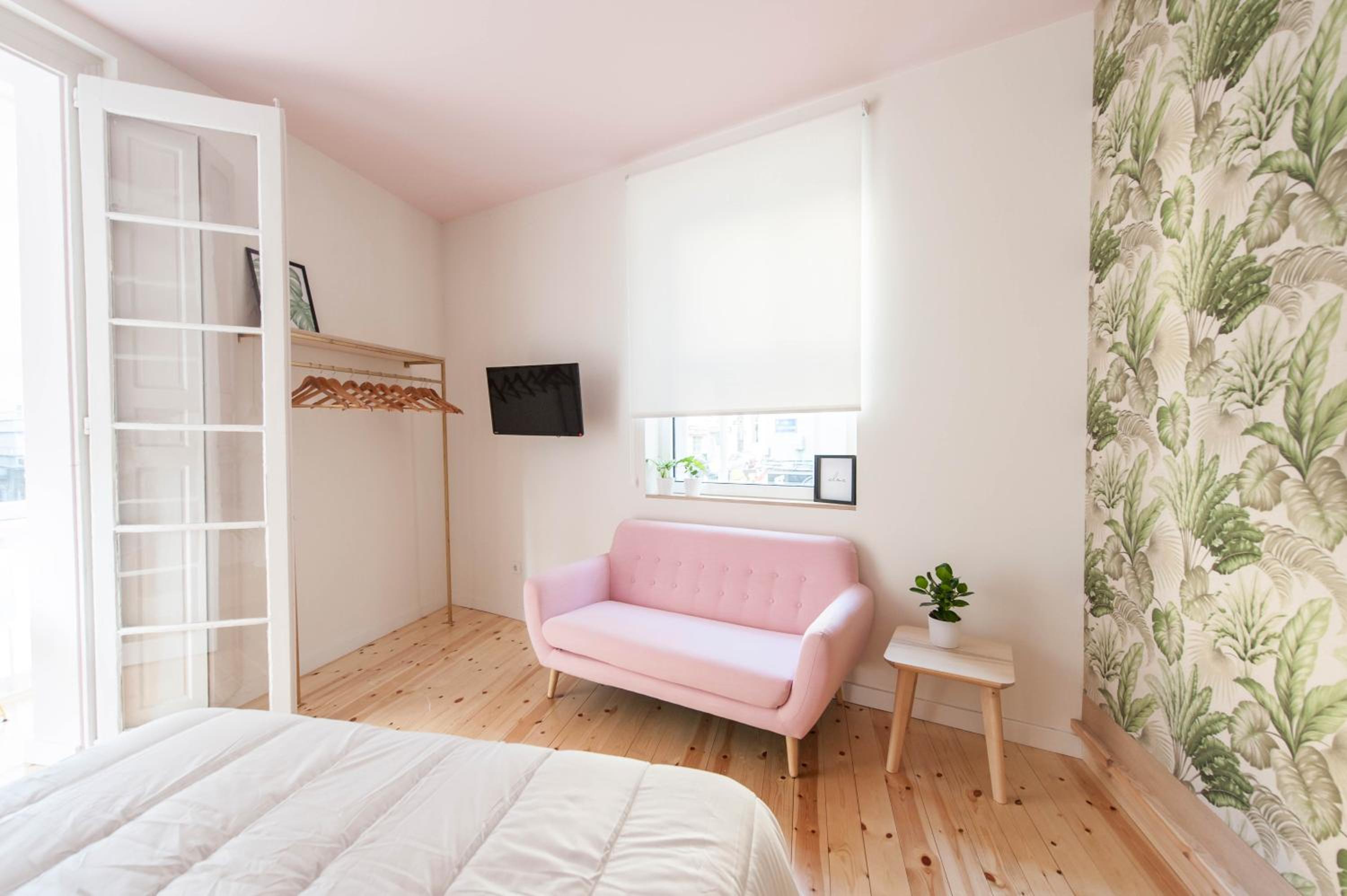 Deluxe Double Room with Balcony - Photo 5
