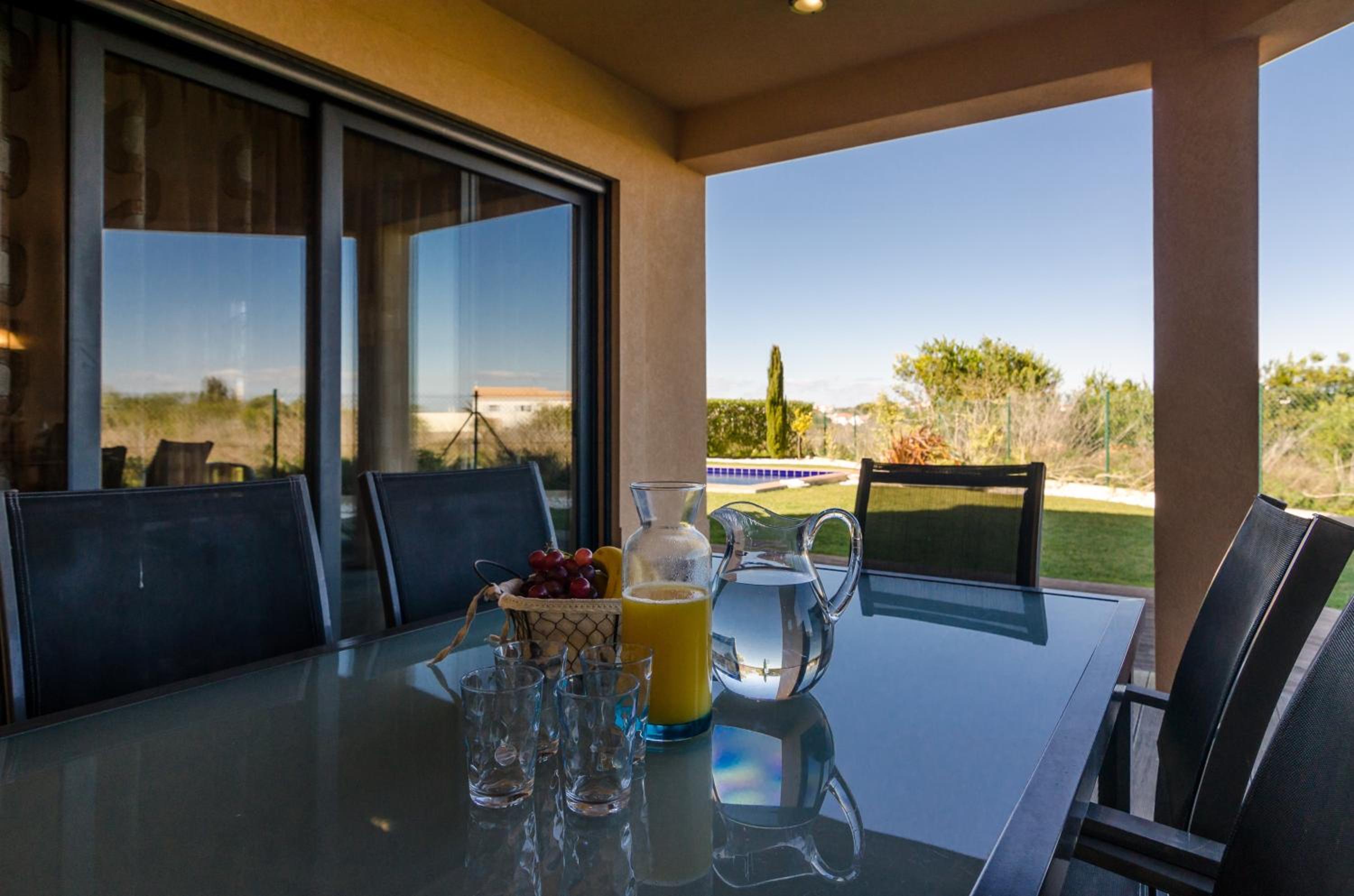 Two bedroom ground floor apartment with large private garden and pool photo 2