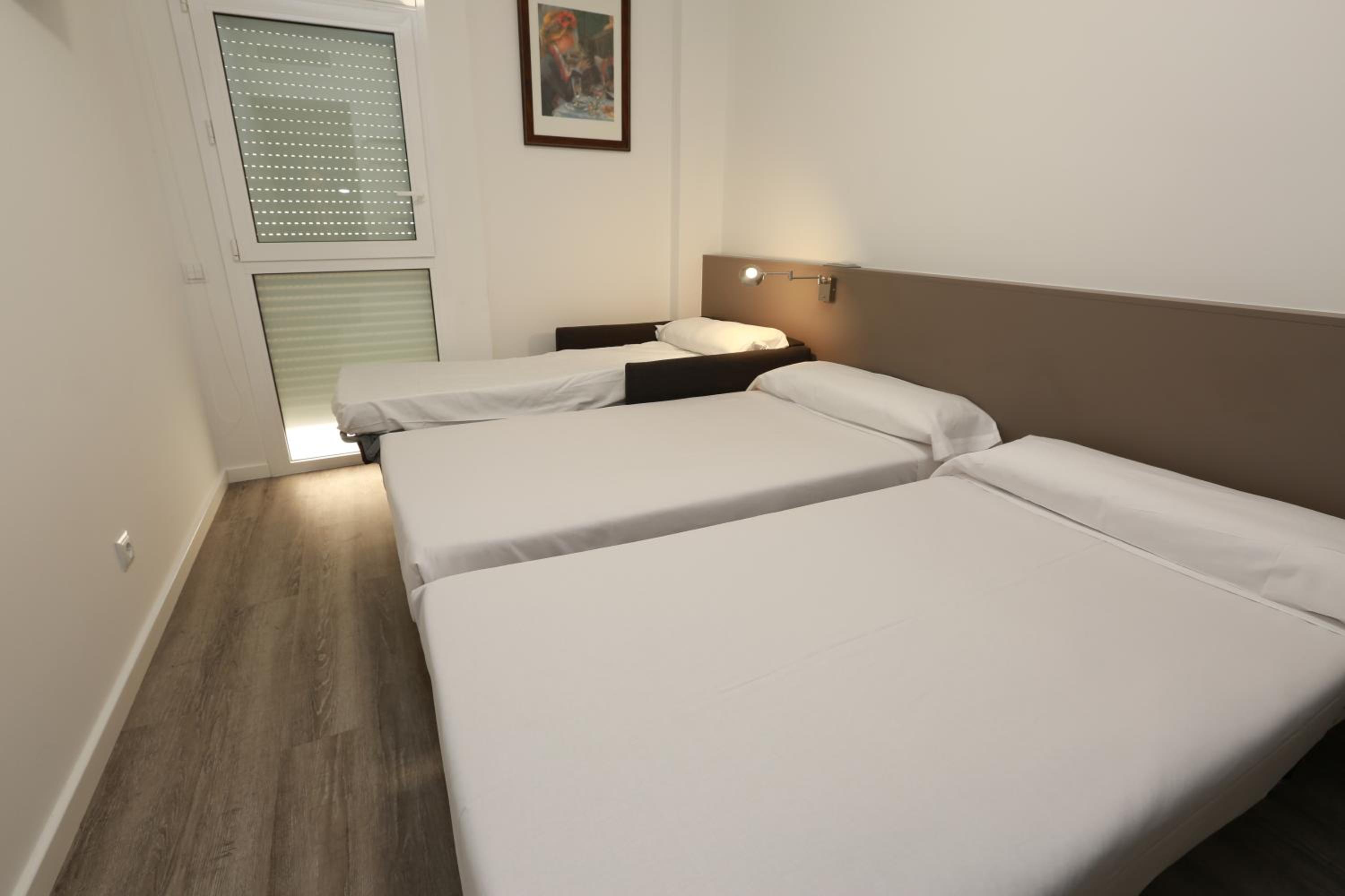 Twin Room with Sofa Bed photo 2